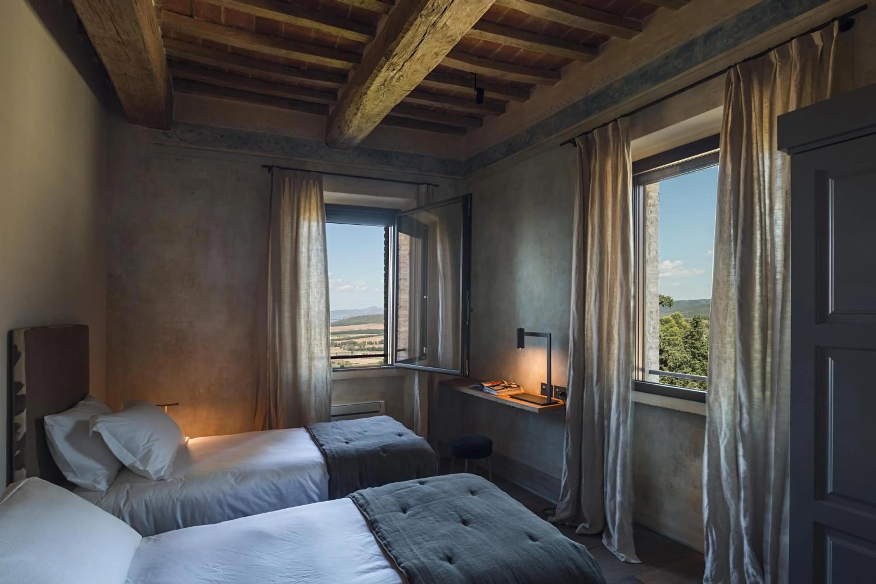 Bedroom, Bed in Rastrello