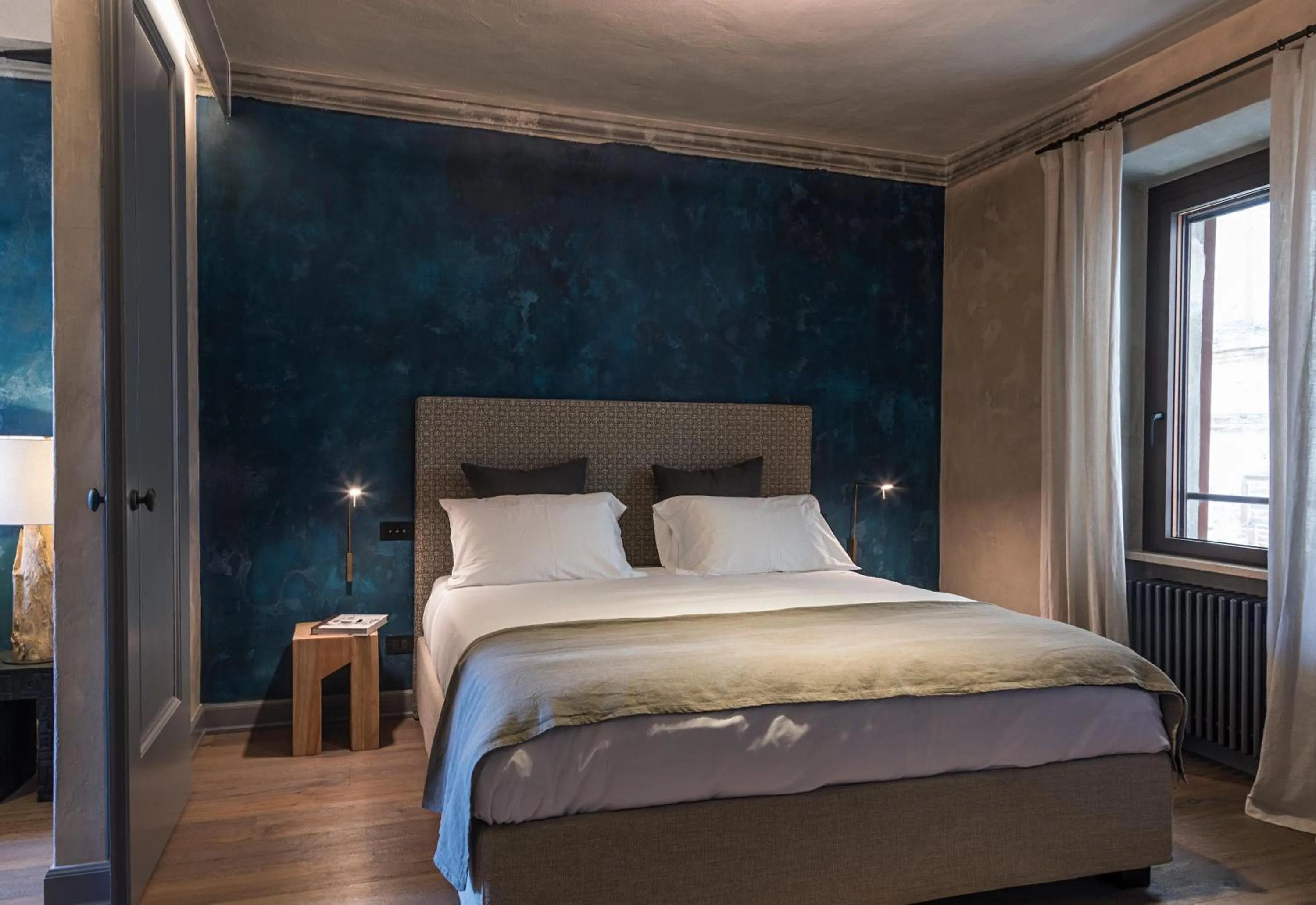 Bedroom, Bed in Rastrello