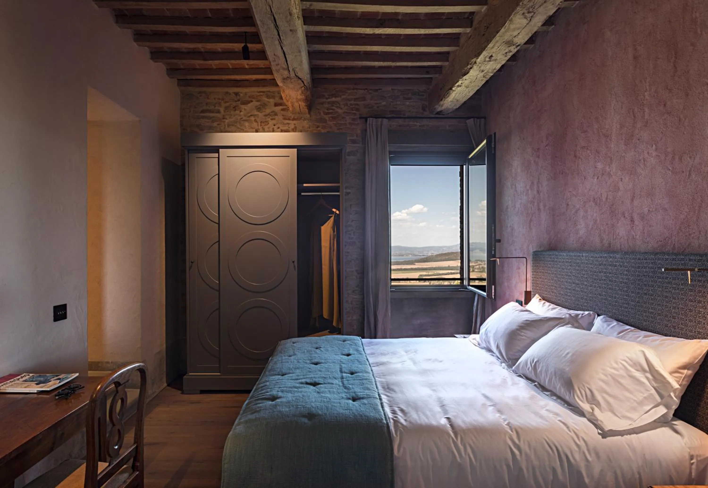 Bedroom, Bed in Rastrello