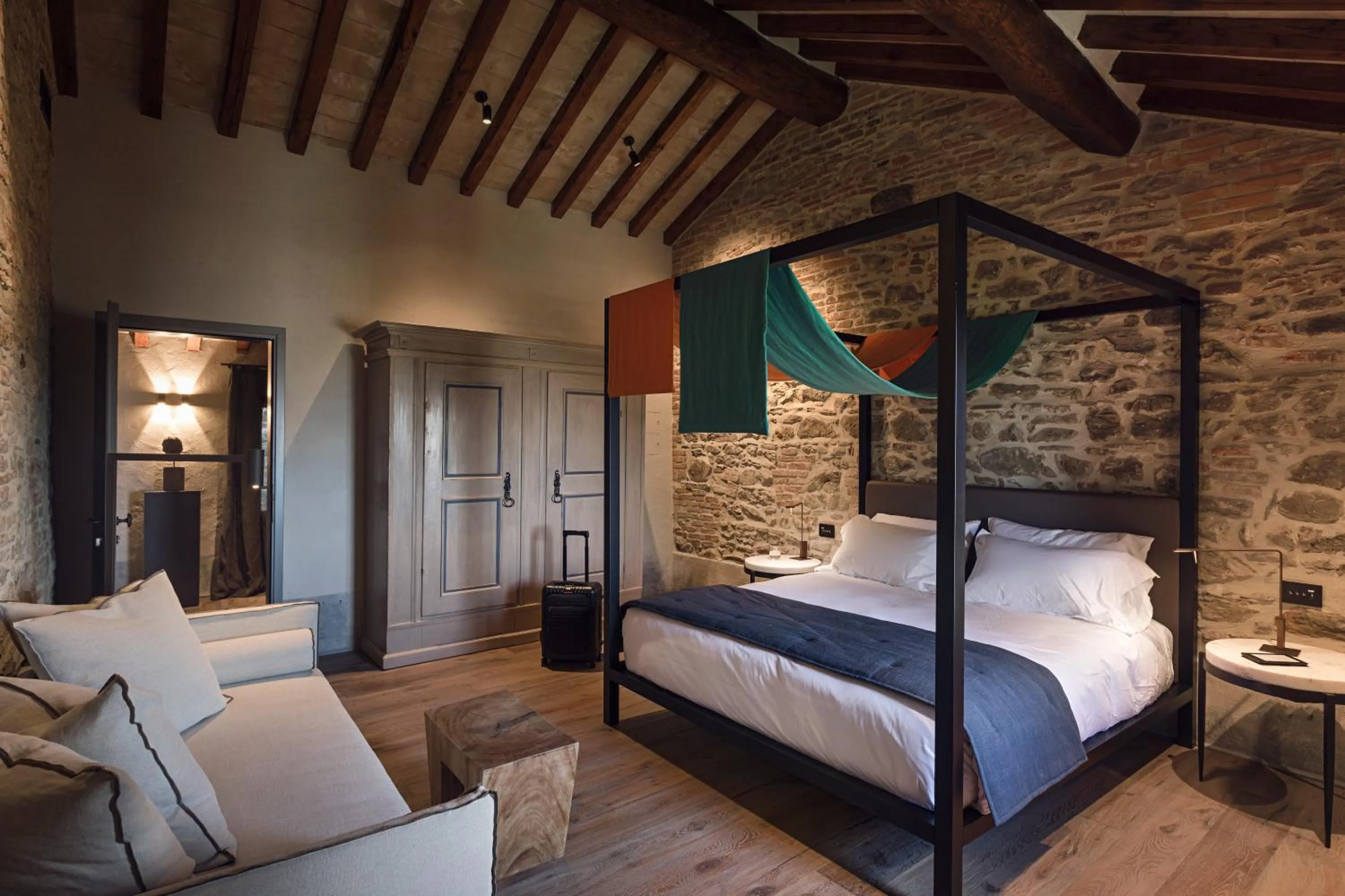 Bedroom, Bed in Rastrello