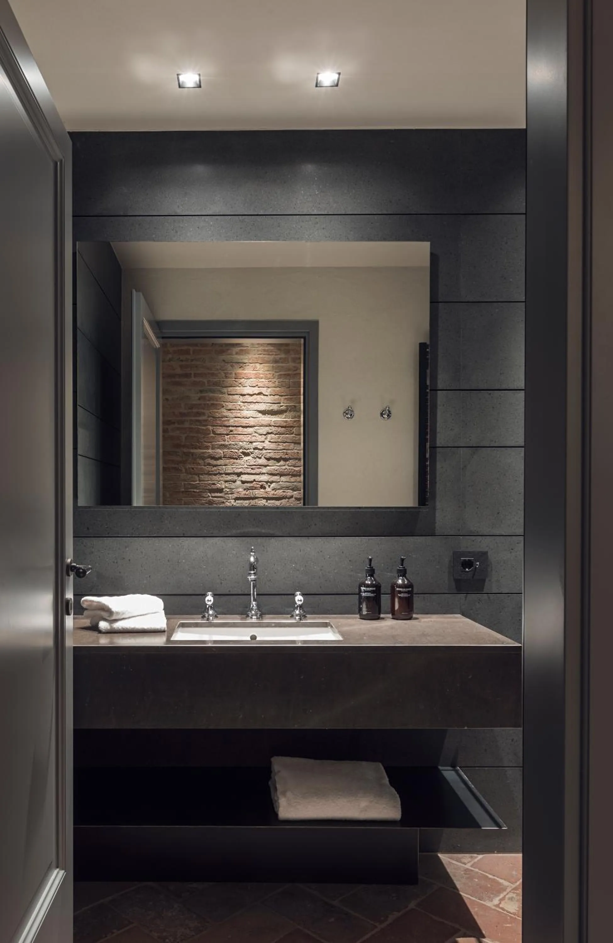 Bathroom in Rastrello