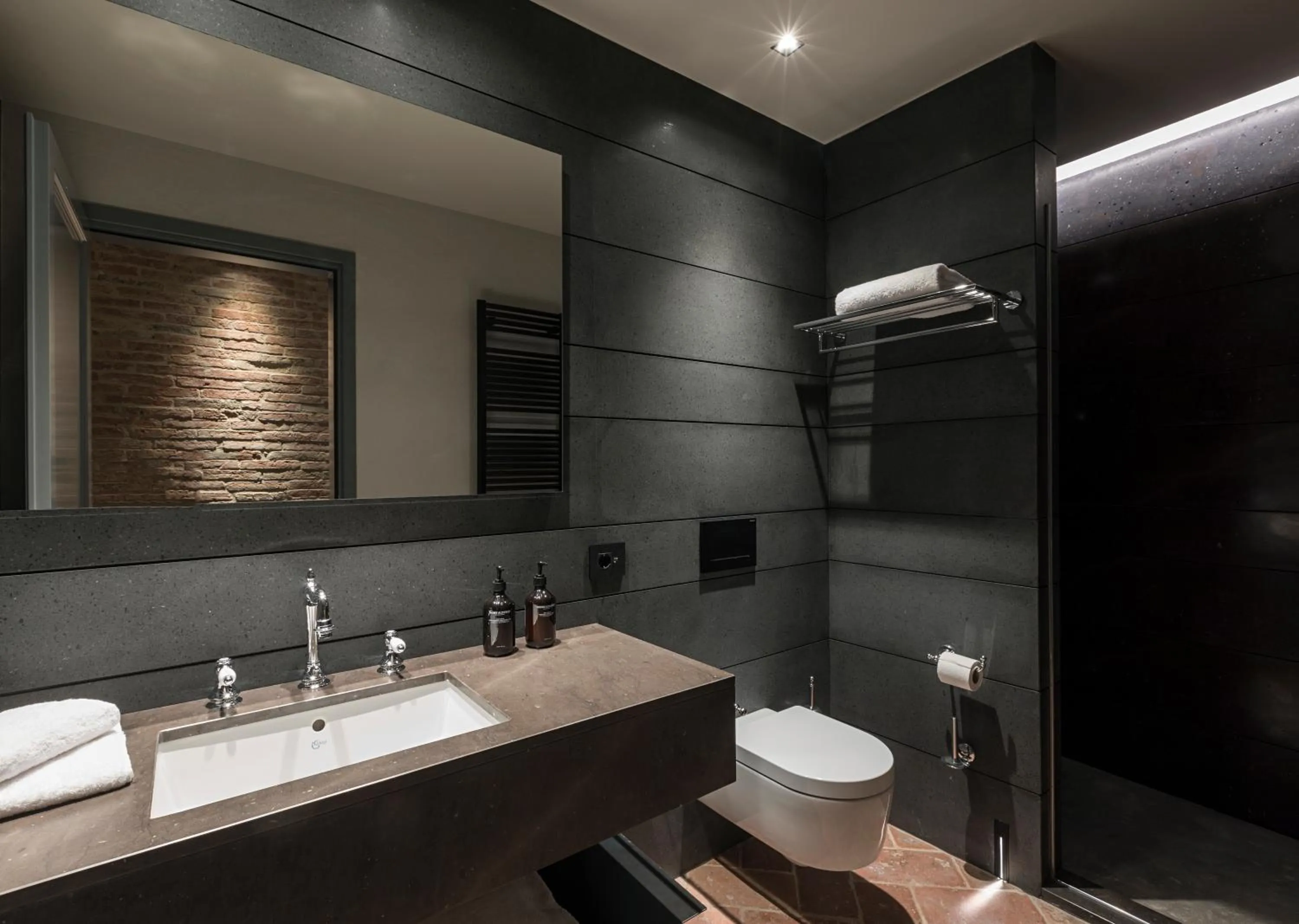 Bathroom in Rastrello