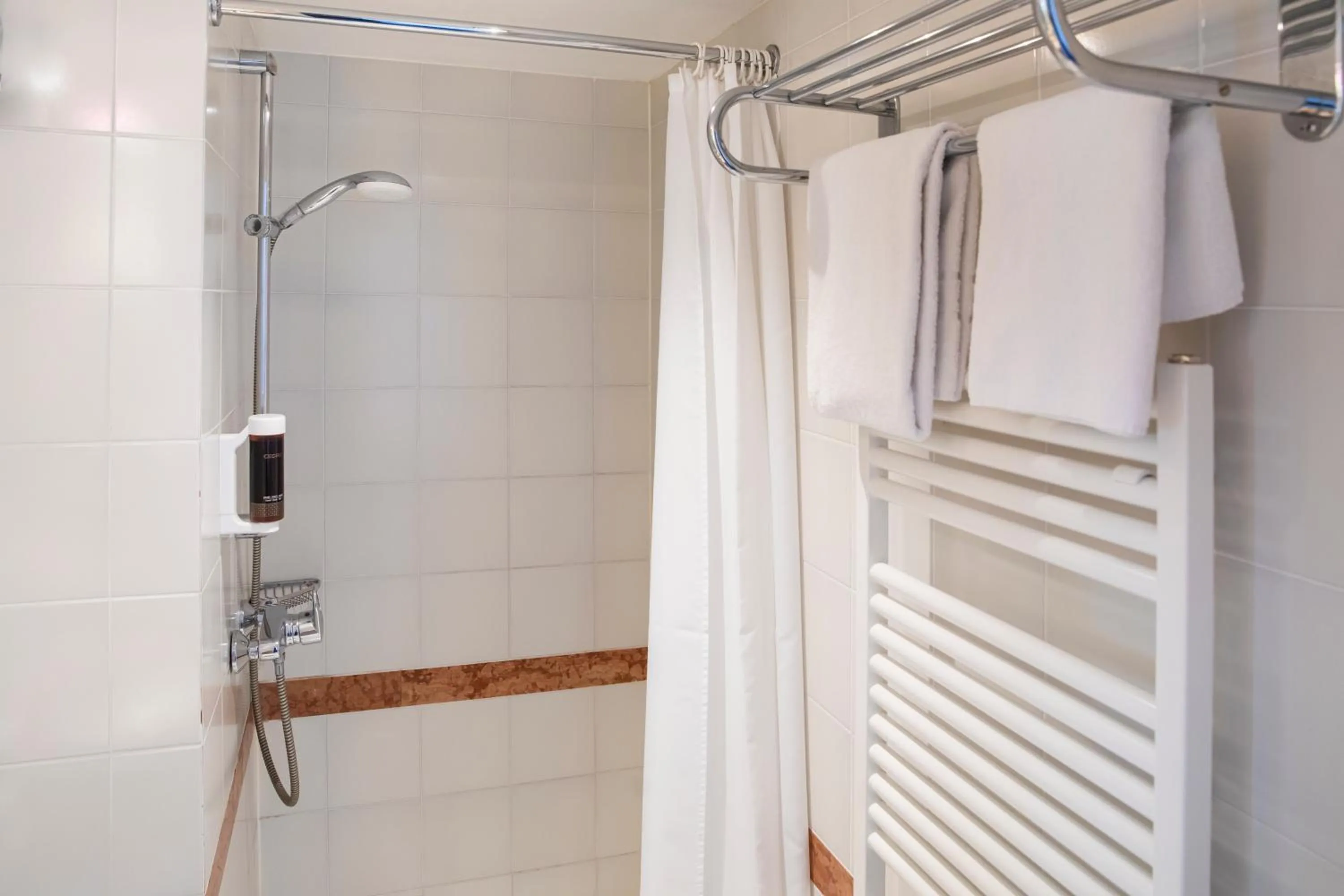 Bathroom in ACHAT Hotel Magdeburg