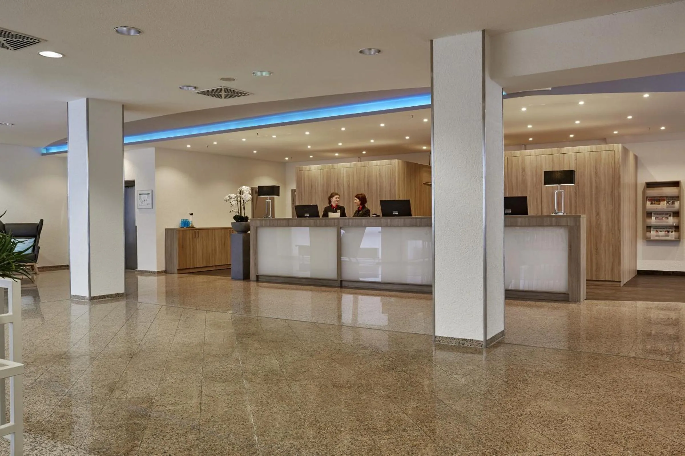 Lobby or reception in H+ Hotel Wiesbaden Niedernhausen