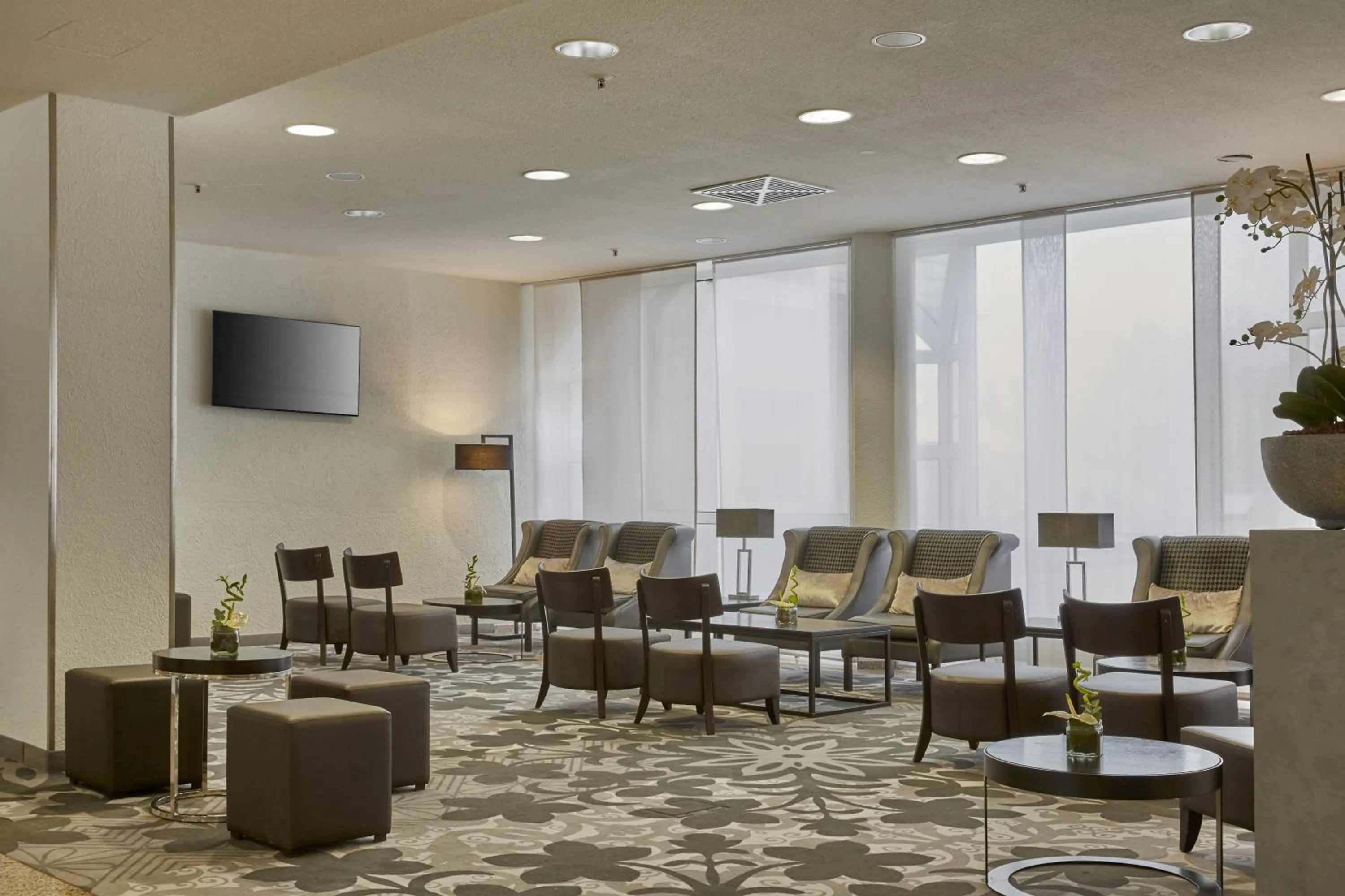 Lobby or reception in H+ Hotel Wiesbaden Niedernhausen