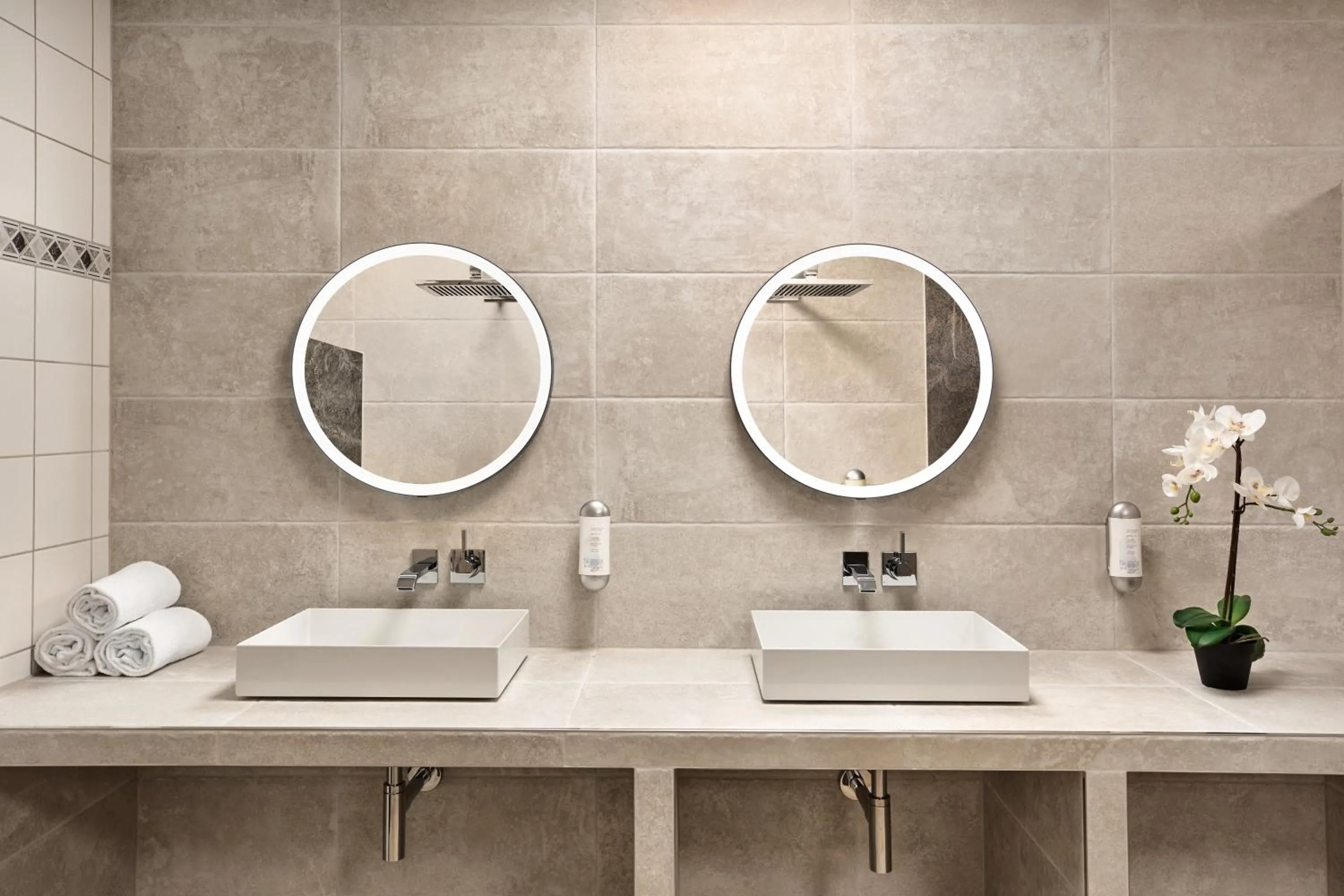 Bathroom in H+ Hotel Wiesbaden Niedernhausen