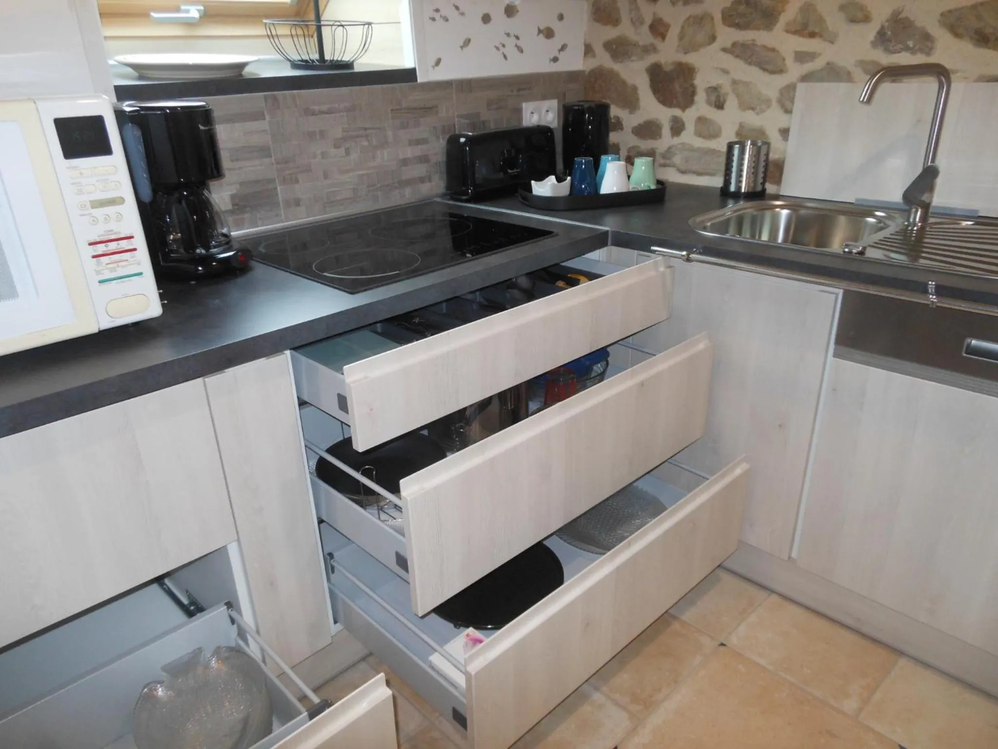 Kitchen or kitchenette in Le Jardin à Mordreuc