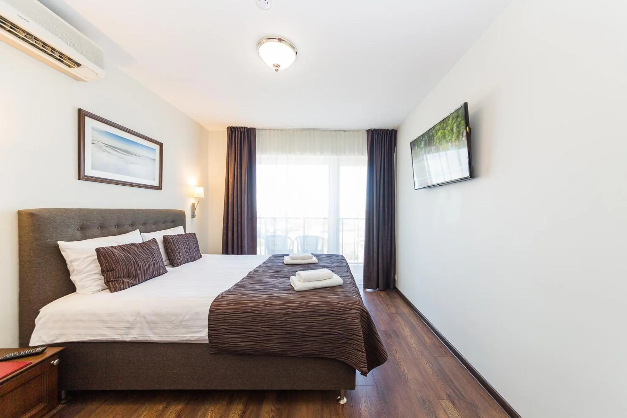 Bed in Motel Panorama