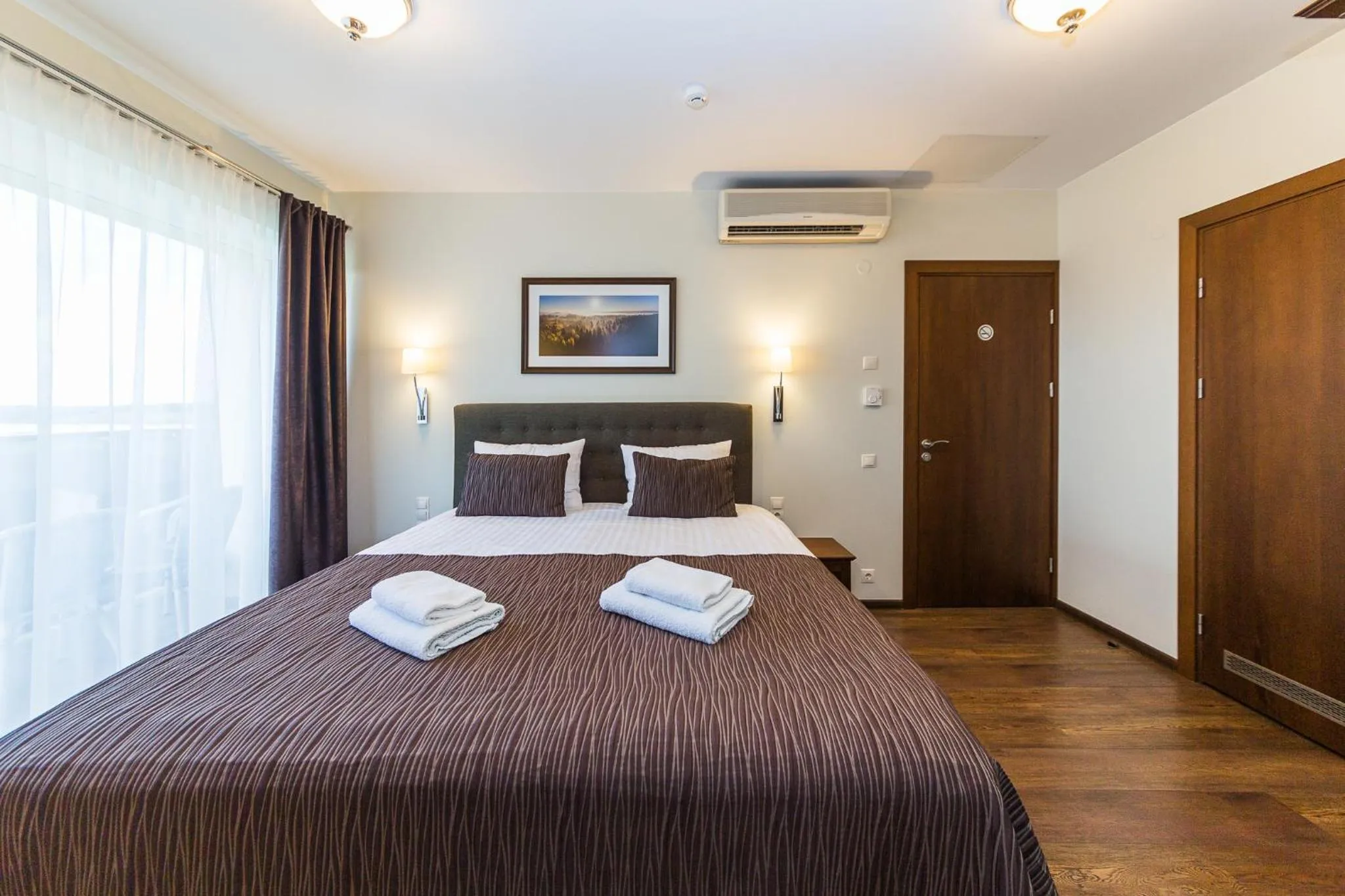 Bed in Motel Panorama