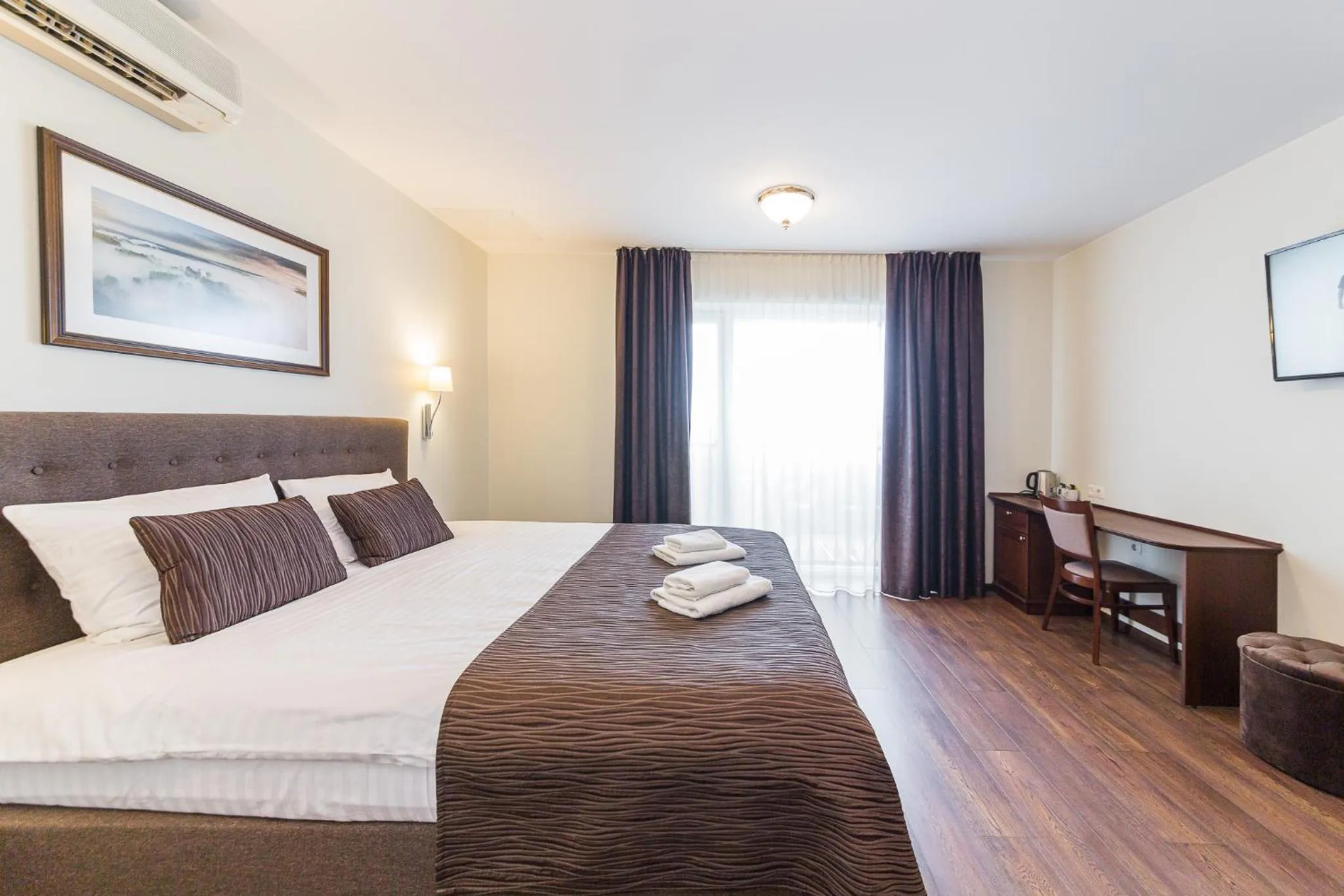 Bed in Motel Panorama