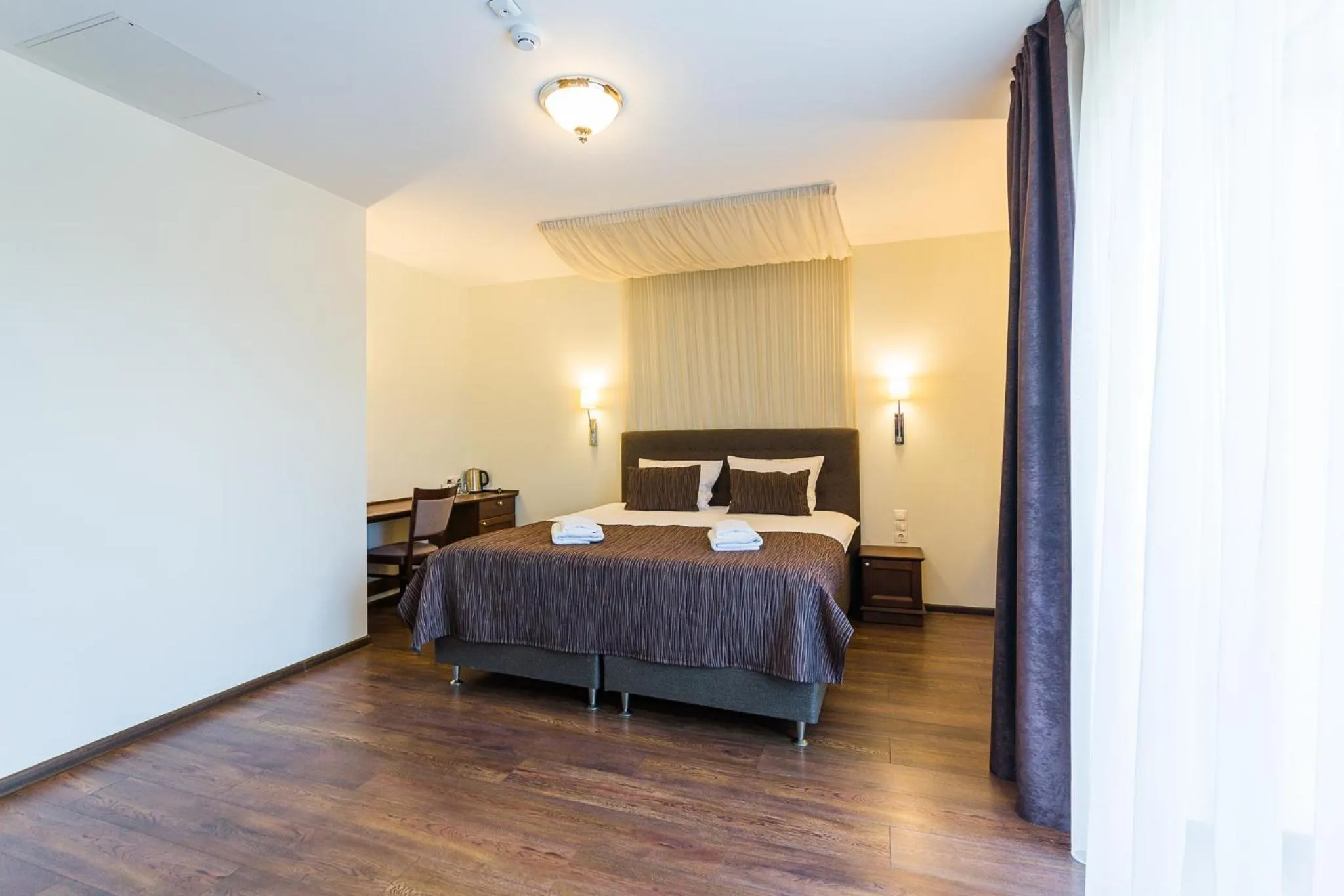 Bed in Motel Panorama