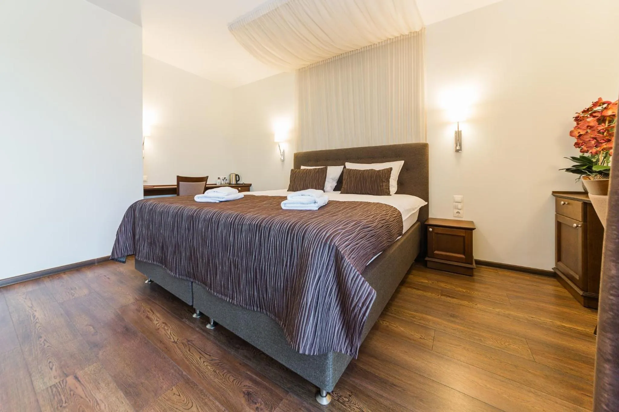 Bed in Motel Panorama