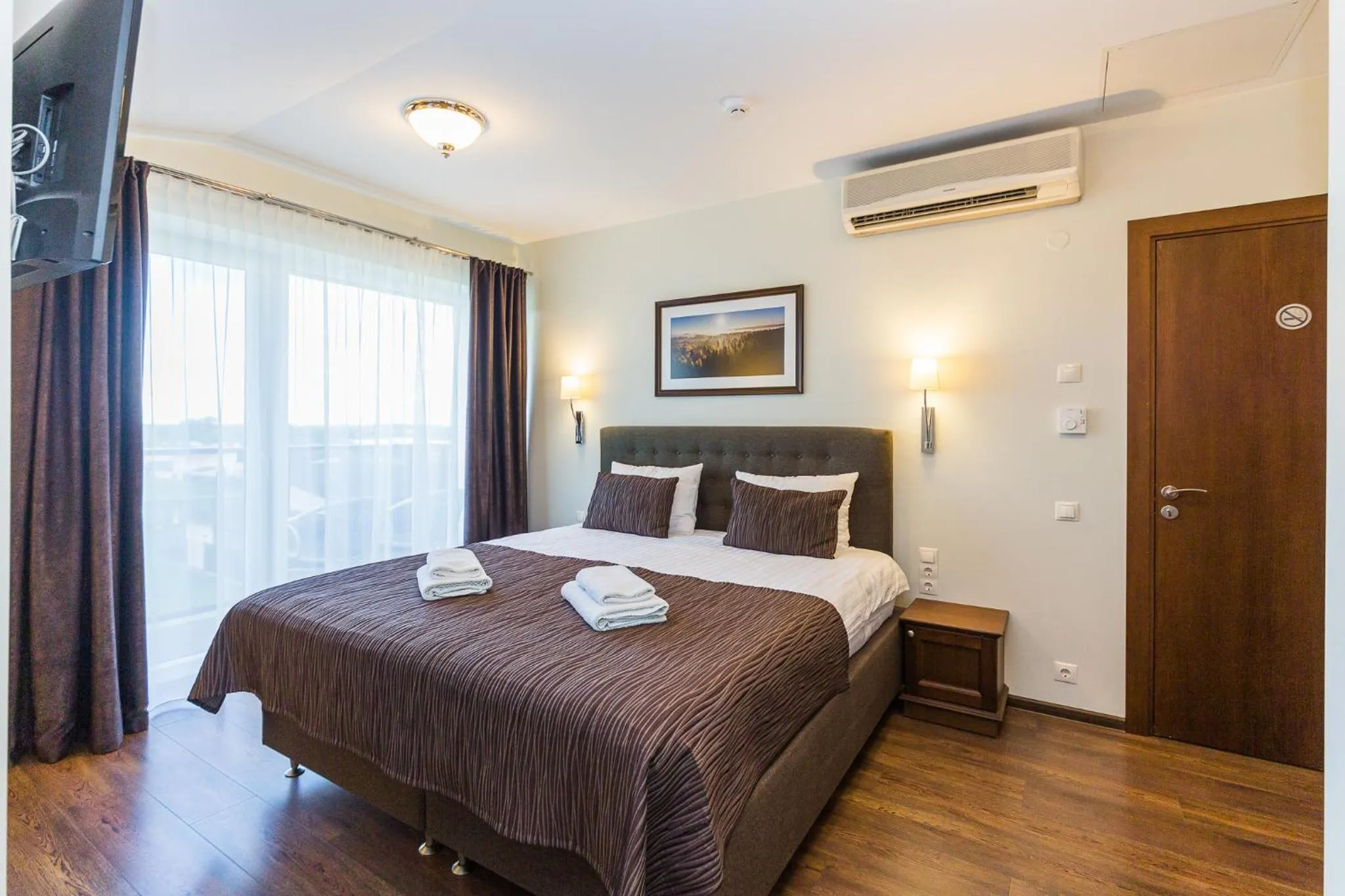 Bed in Motel Panorama