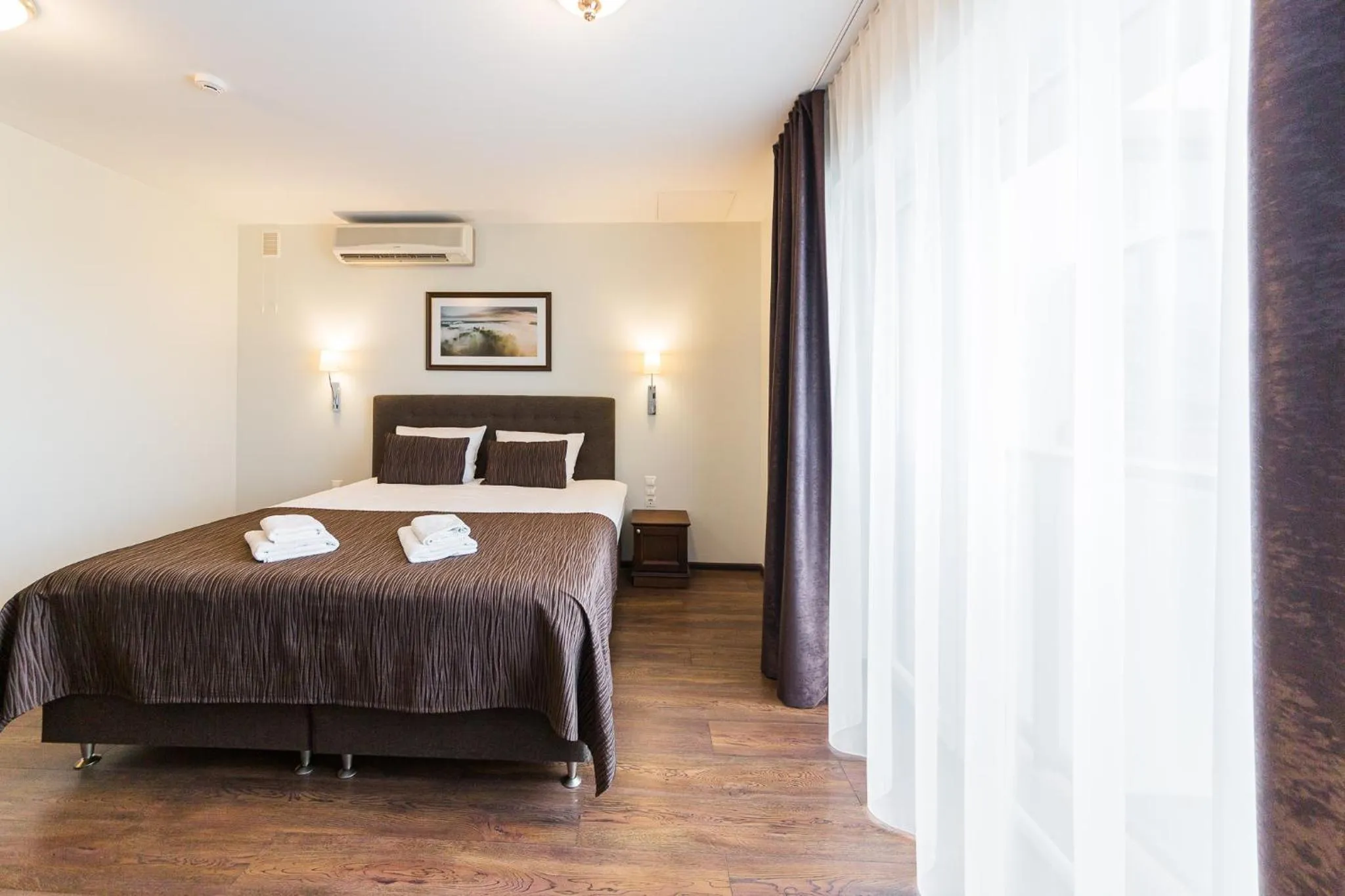 Bed in Motel Panorama