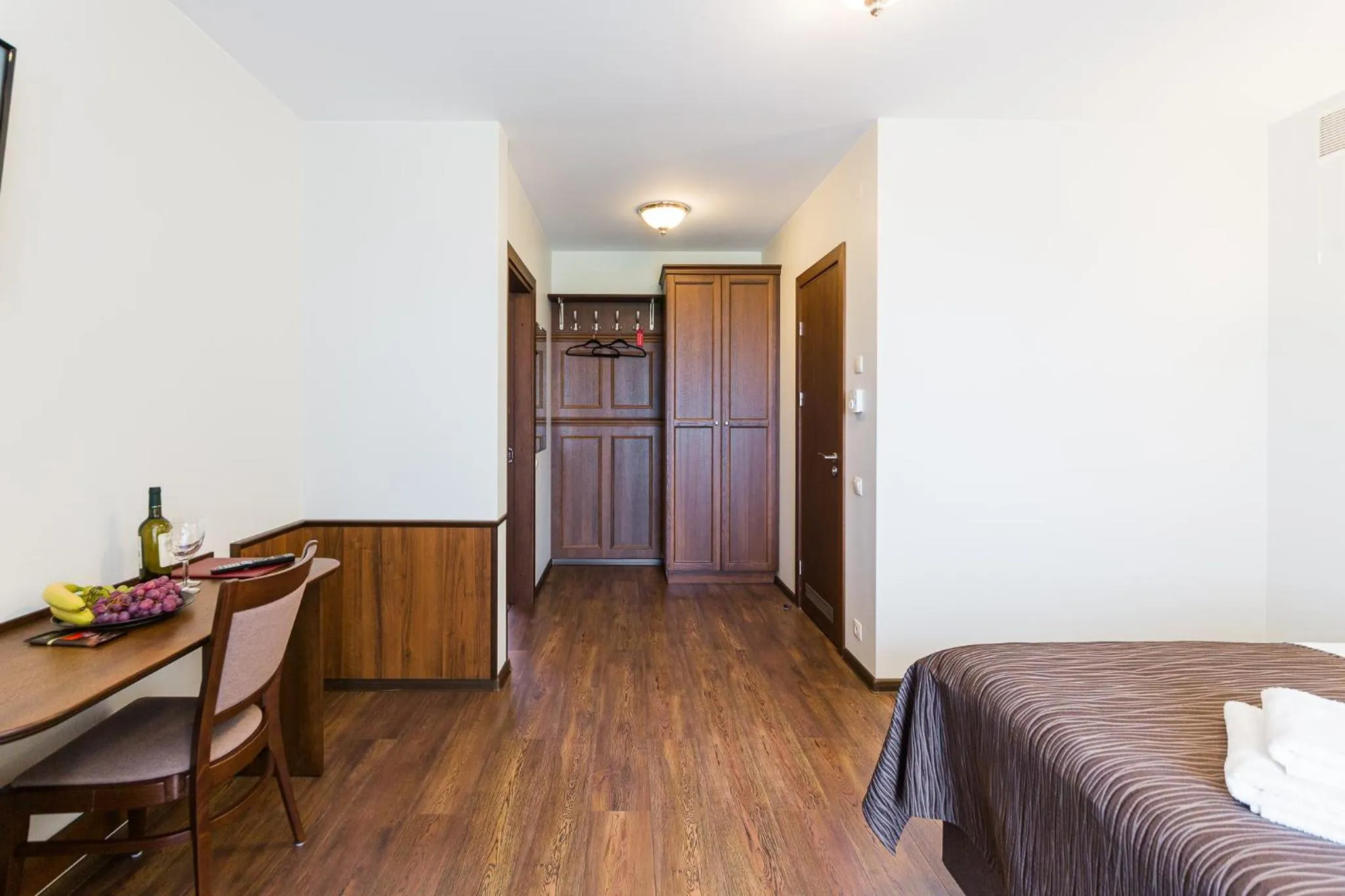 Bed in Motel Panorama