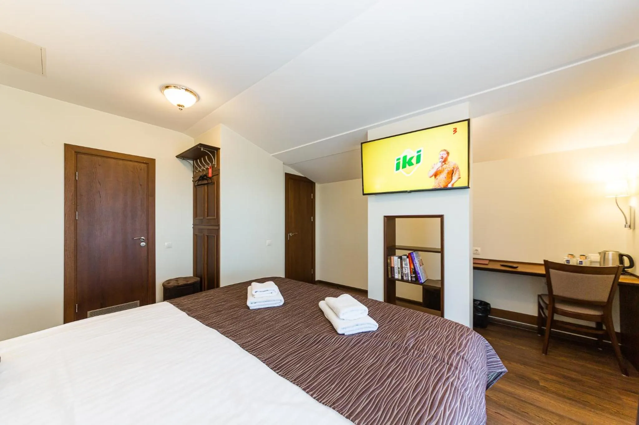 Bed in Motel Panorama