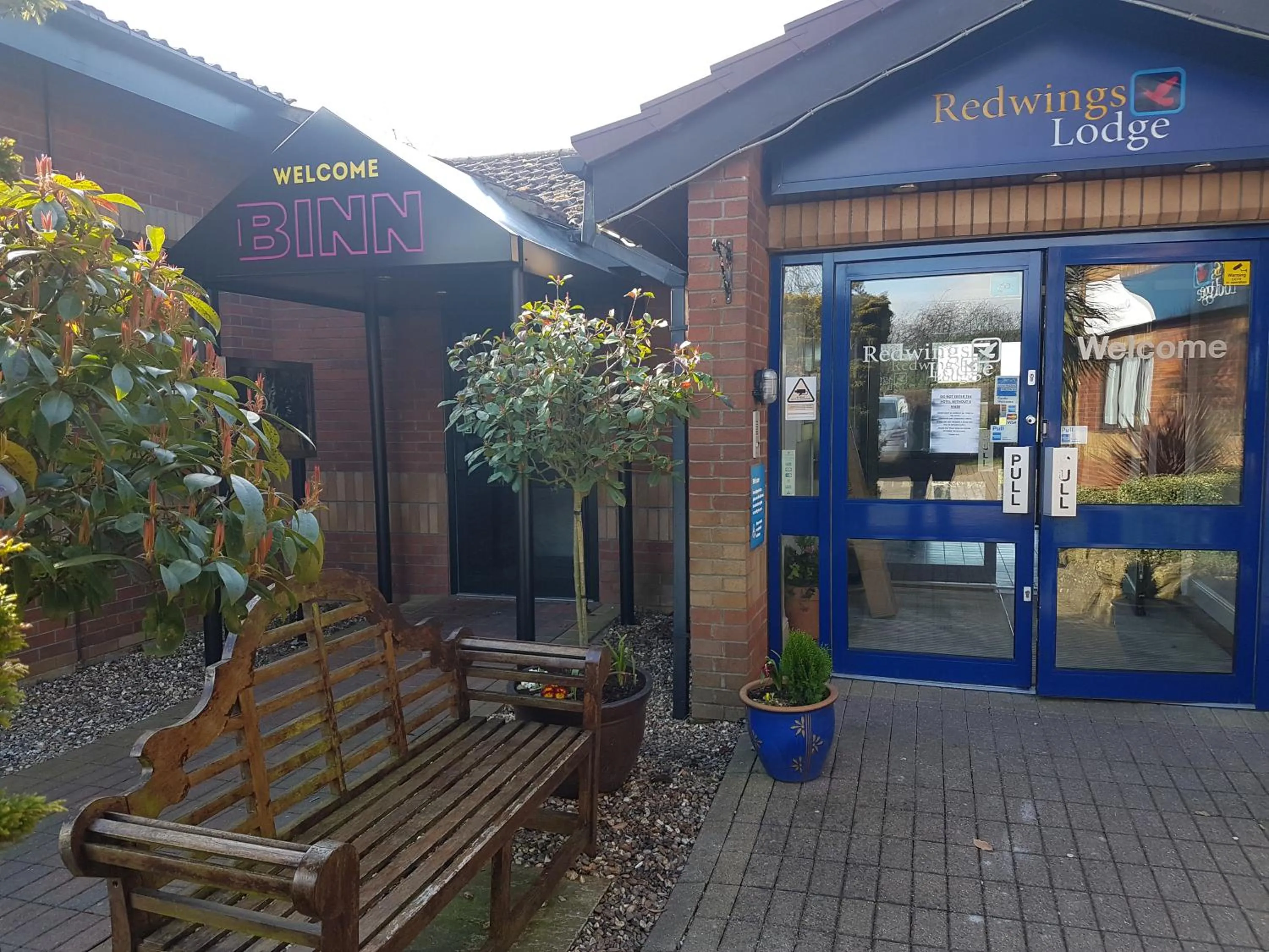 Restaurant/places to eat in Redwings Lodge Dunstable