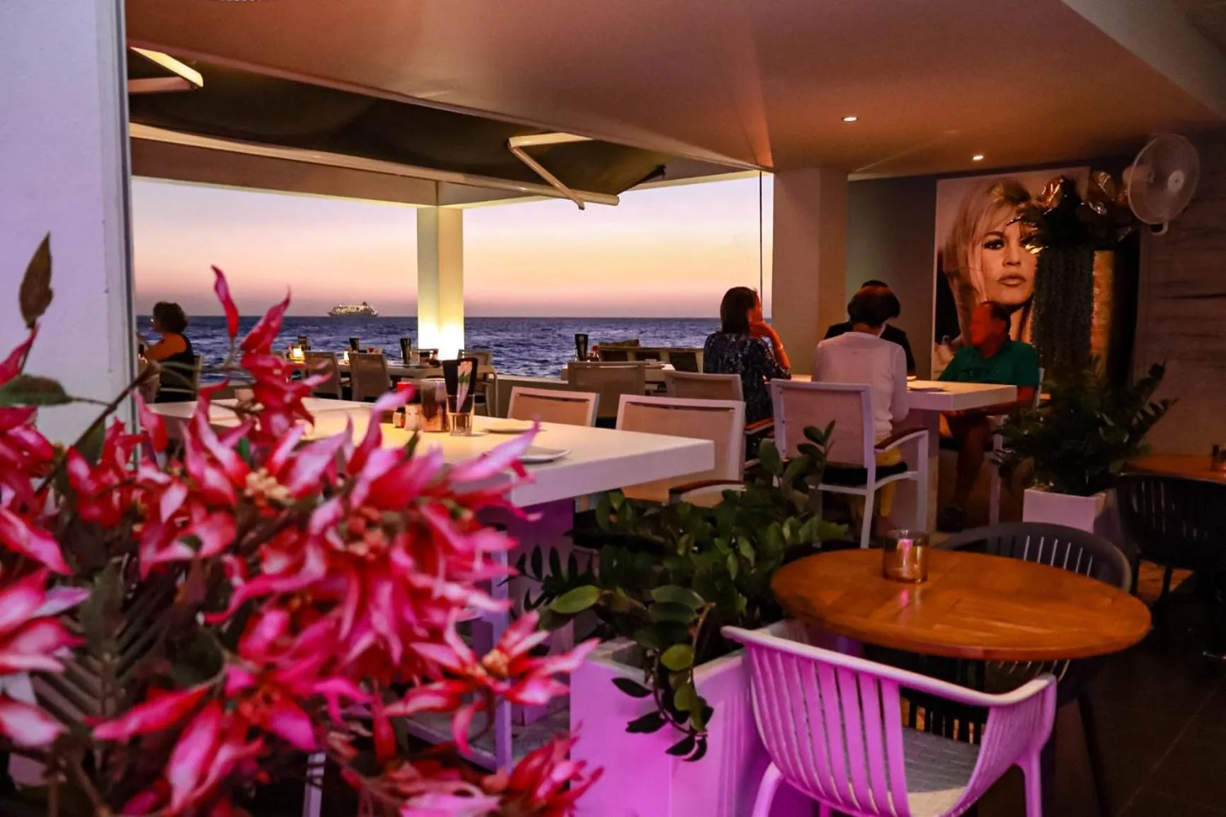 Restaurant/places to eat in Saint Tropez Boutique Hotel