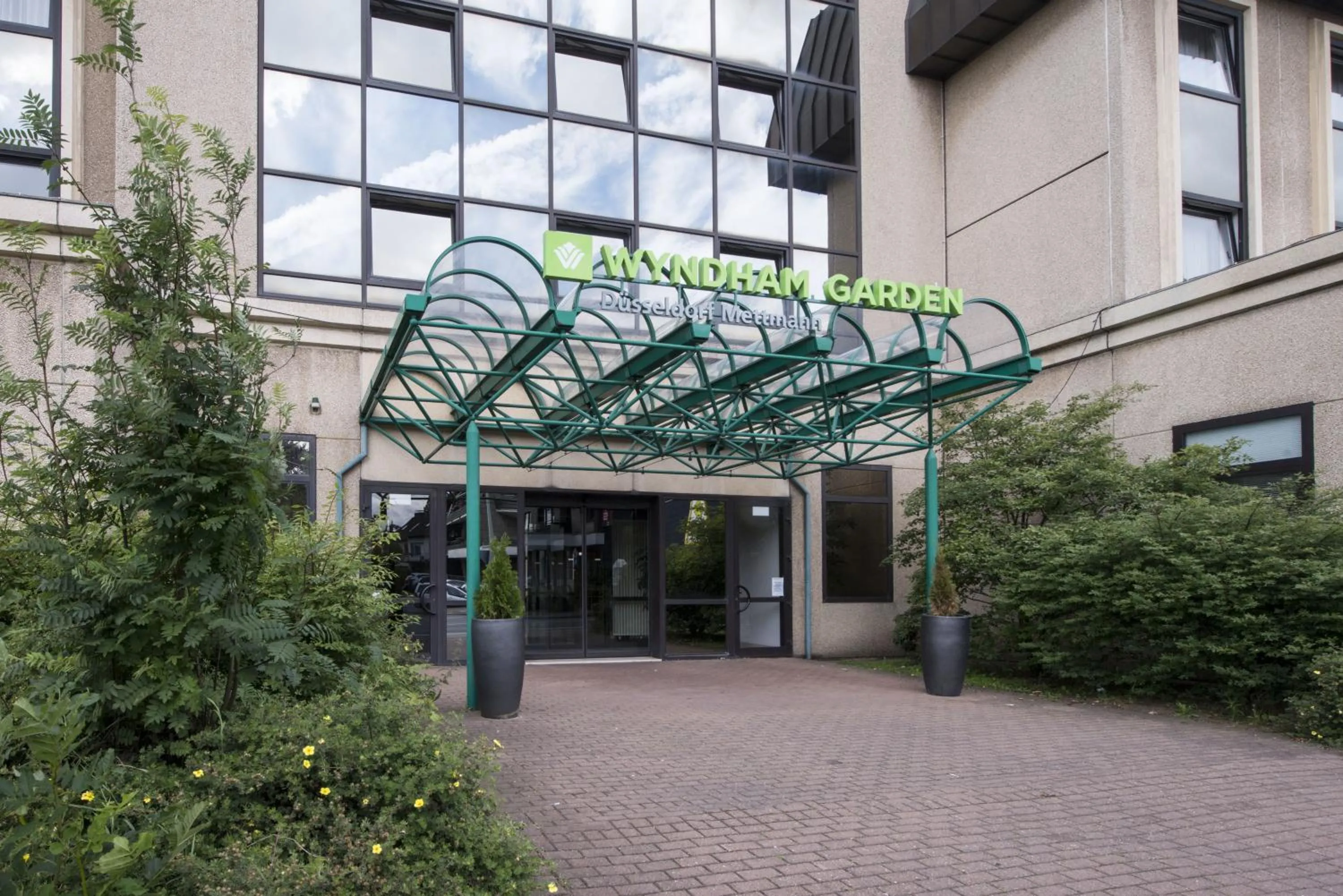 Facade/entrance in Wyndham Garden Duesseldorf Mettmann