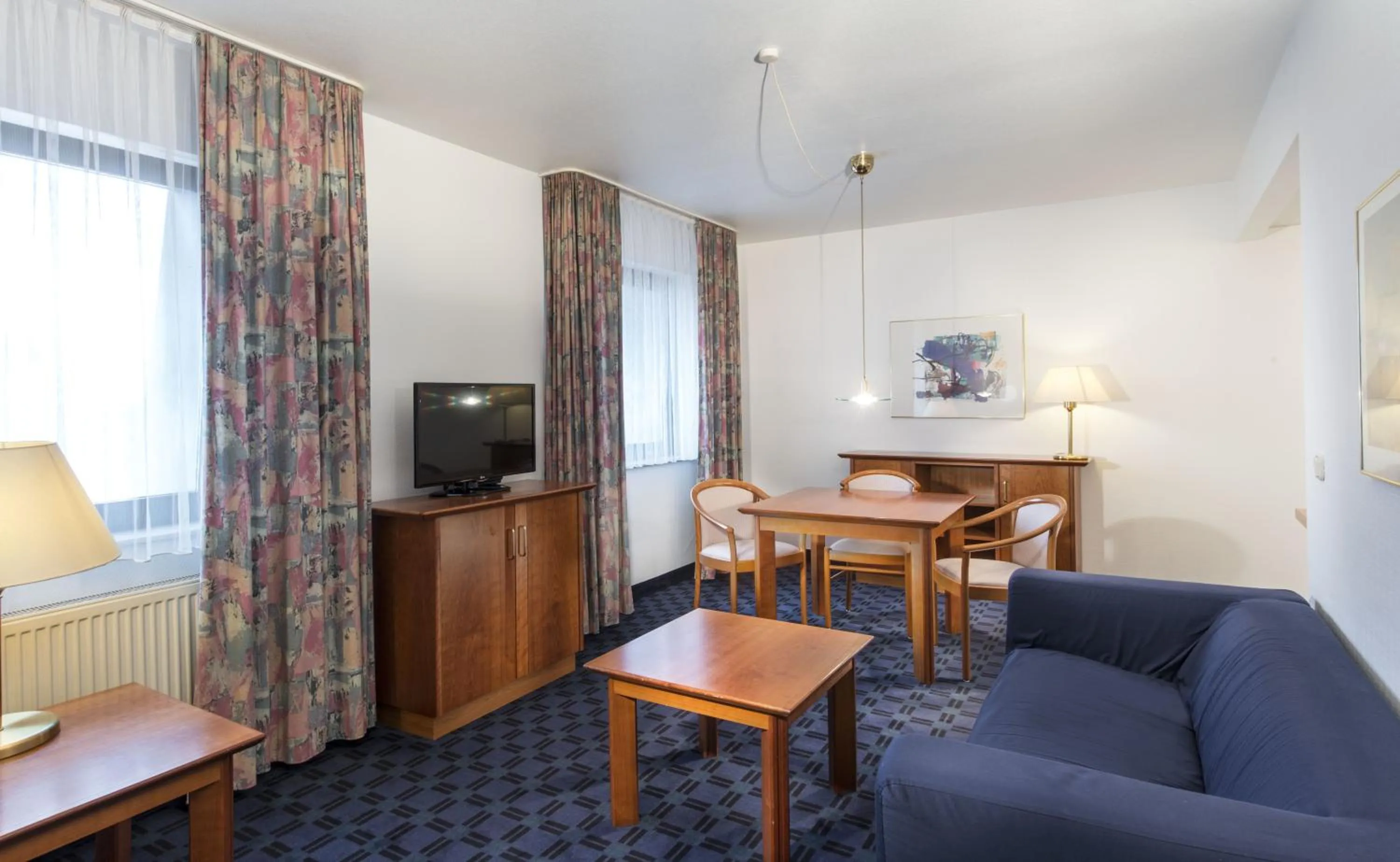 TV and multimedia in Wyndham Garden Duesseldorf Mettmann