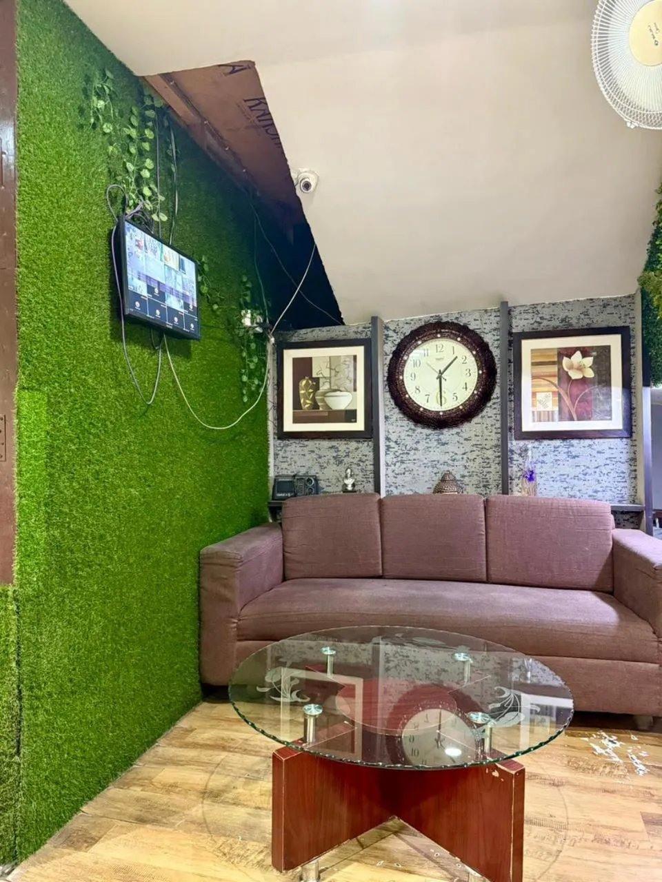 Seating area in Hotel Deendayal