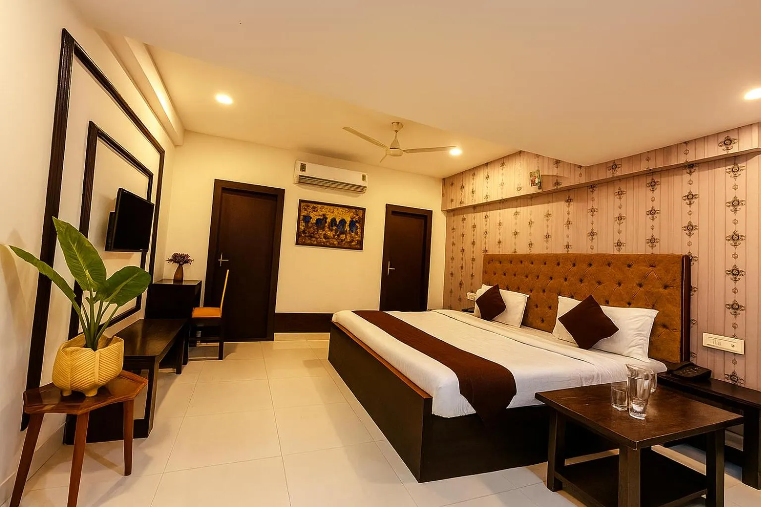 Bed in Hotel Deendayal