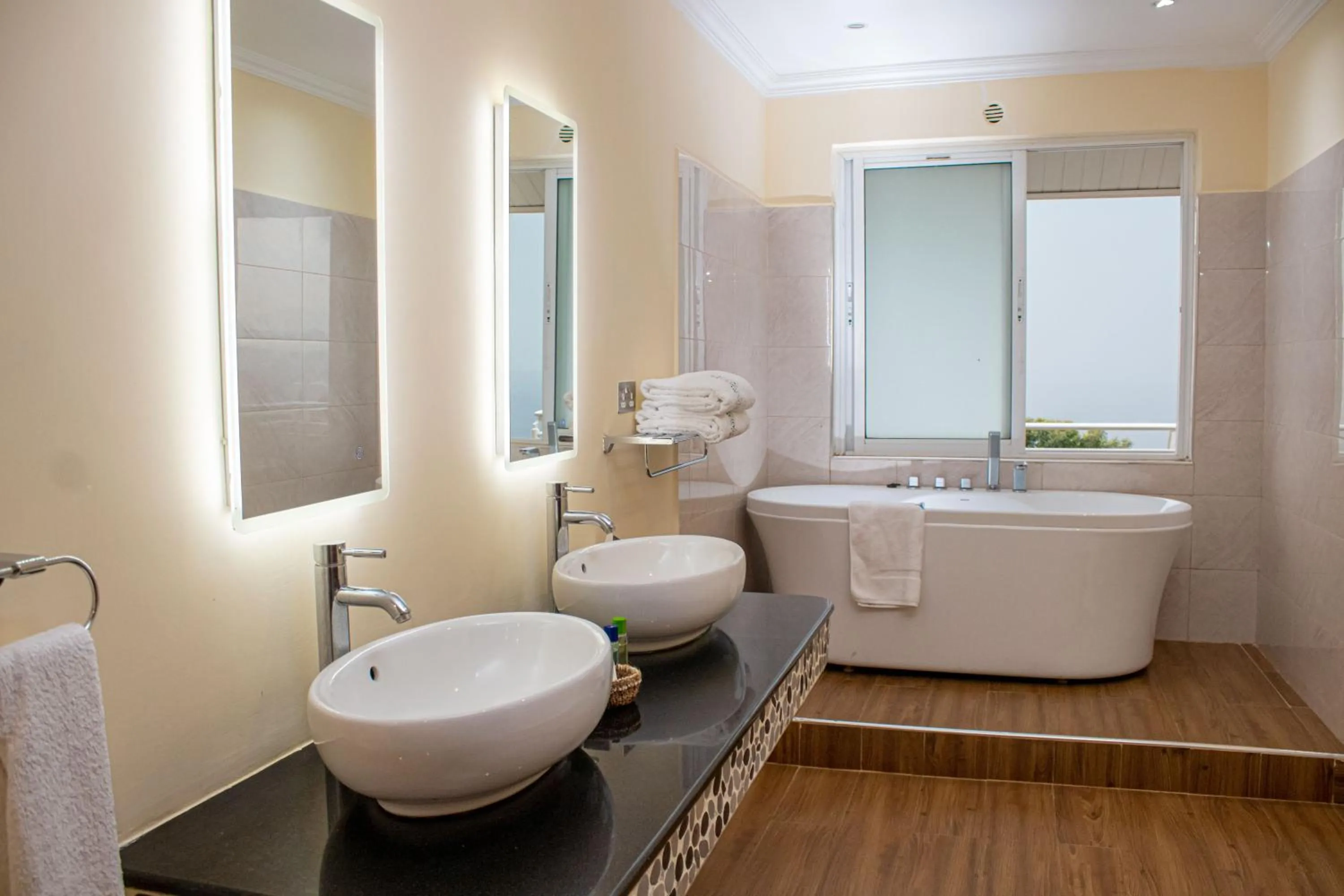 Shower in Lake Elementaita Mountain Lodge