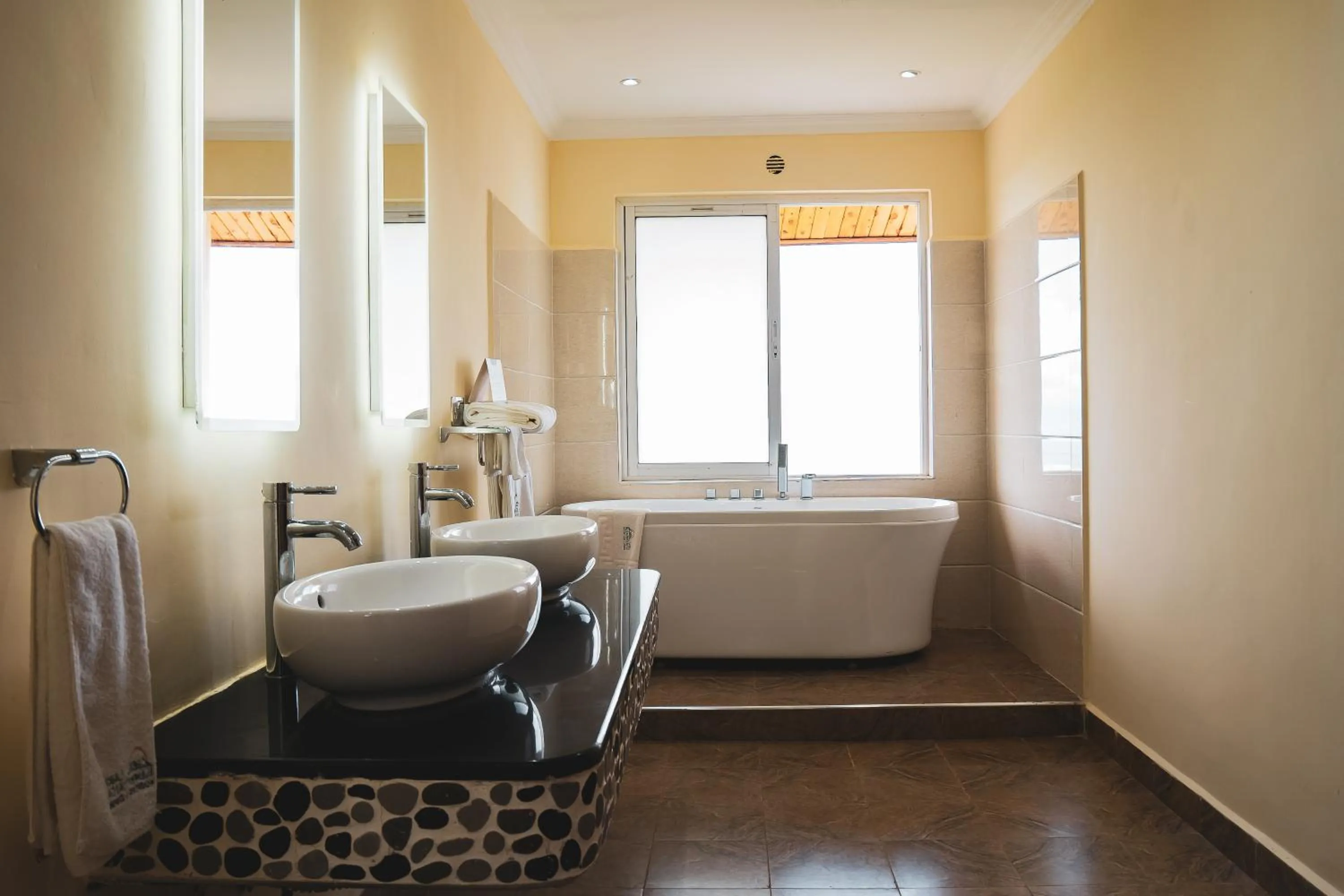 Bathroom, Bed in Lake Elementaita Mountain Lodge