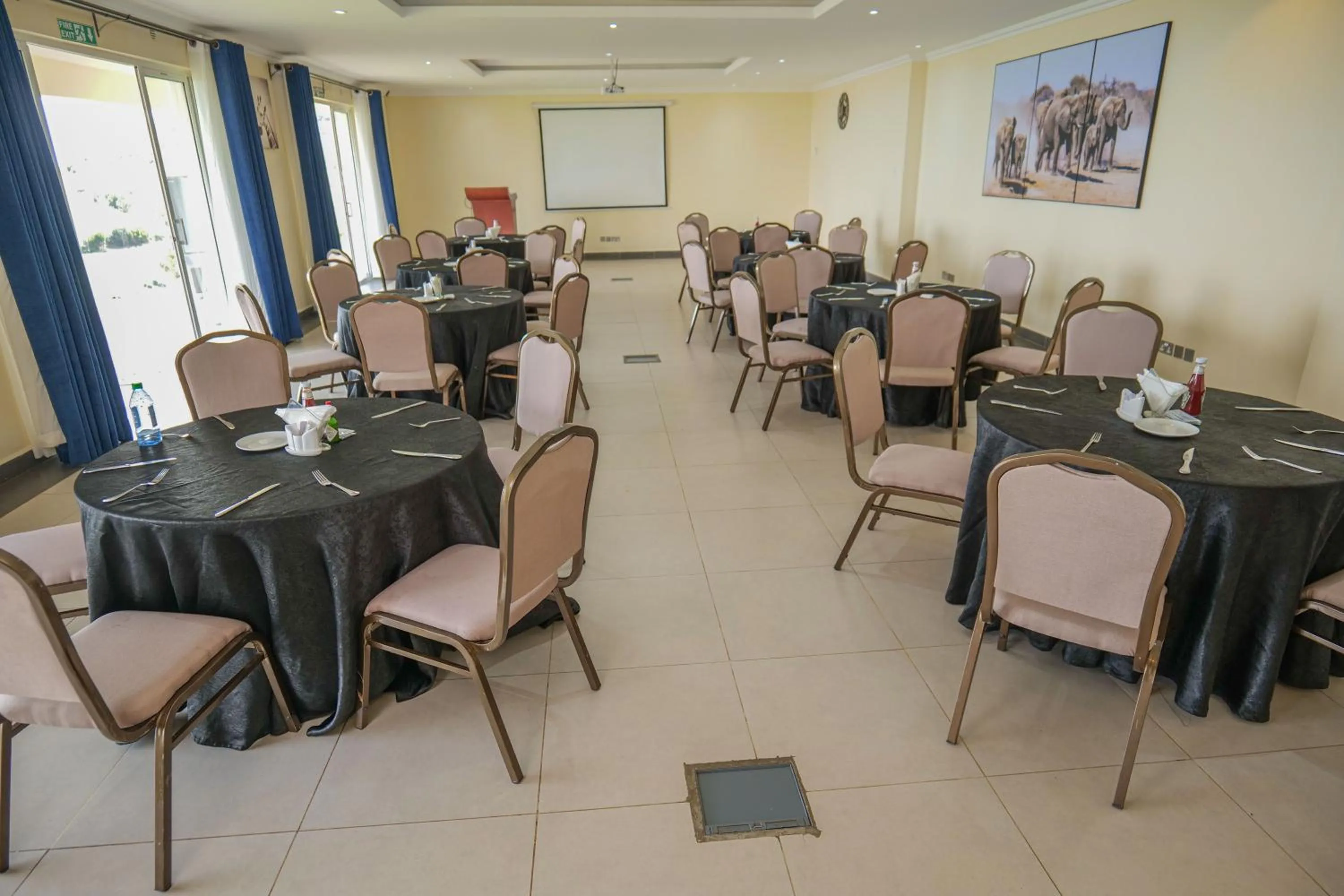 Restaurant/places to eat in Lake Elementaita Mountain Lodge