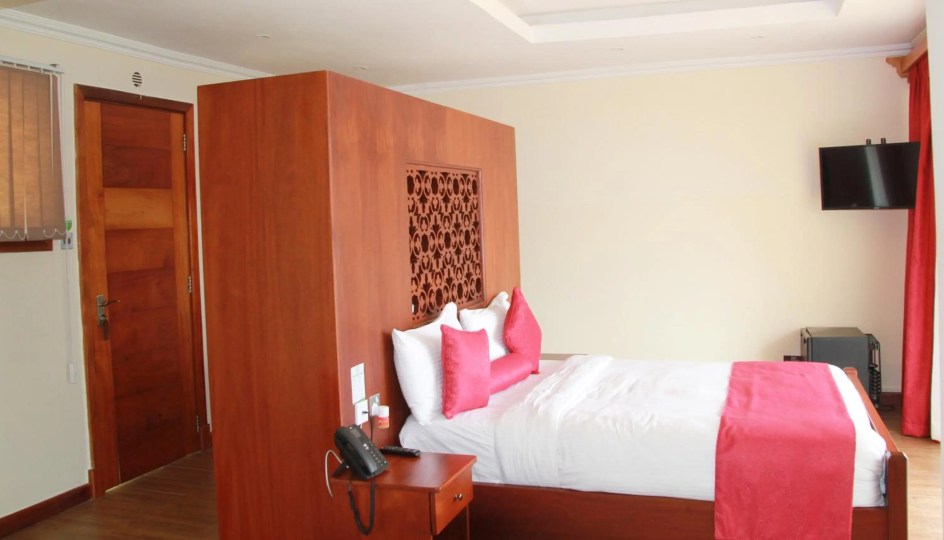 Bed in Lake Elementaita Mountain Lodge