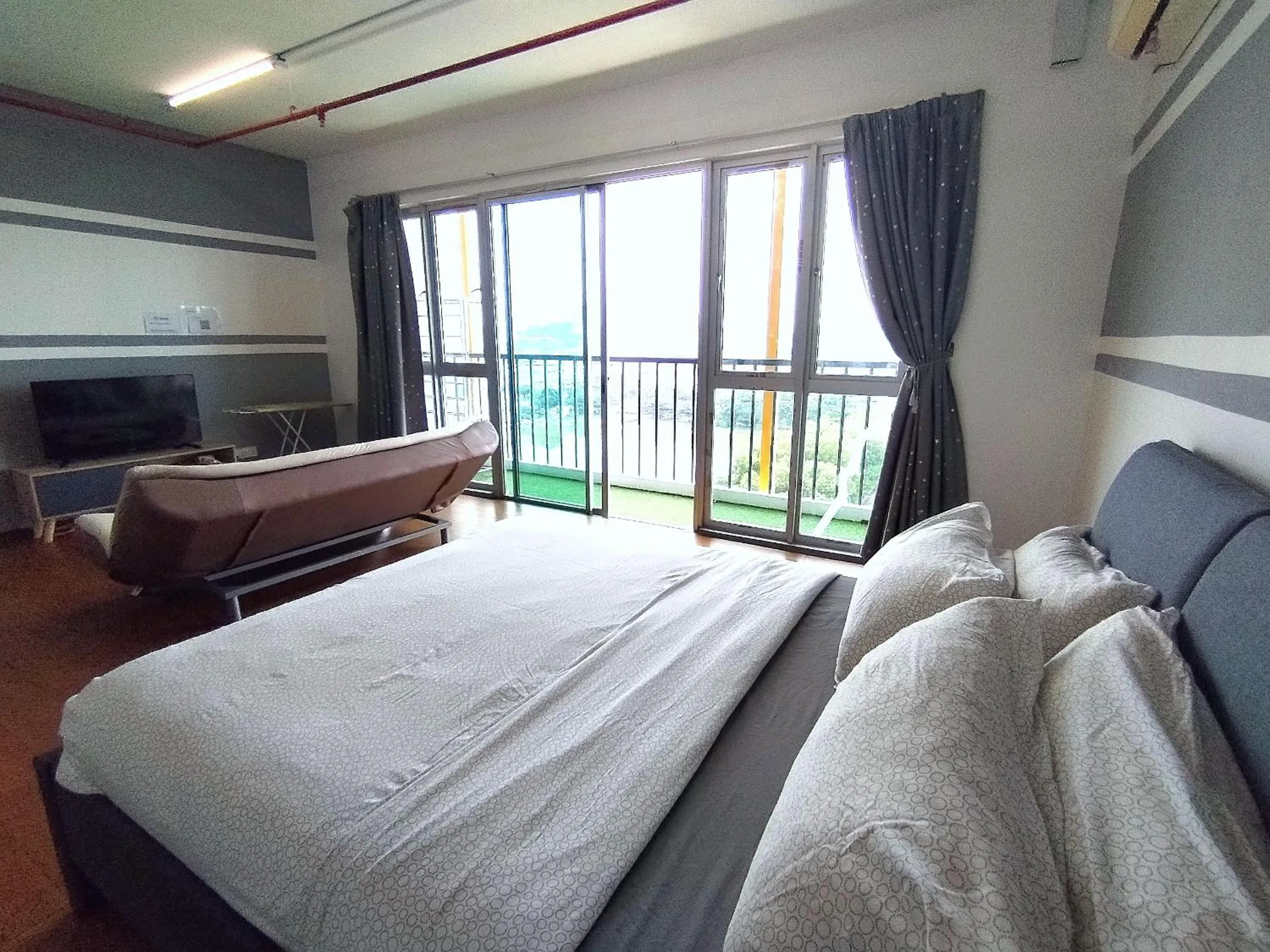 Bedroom, Bed in A's House i-City 1-4pax Studio Netflix Wifi