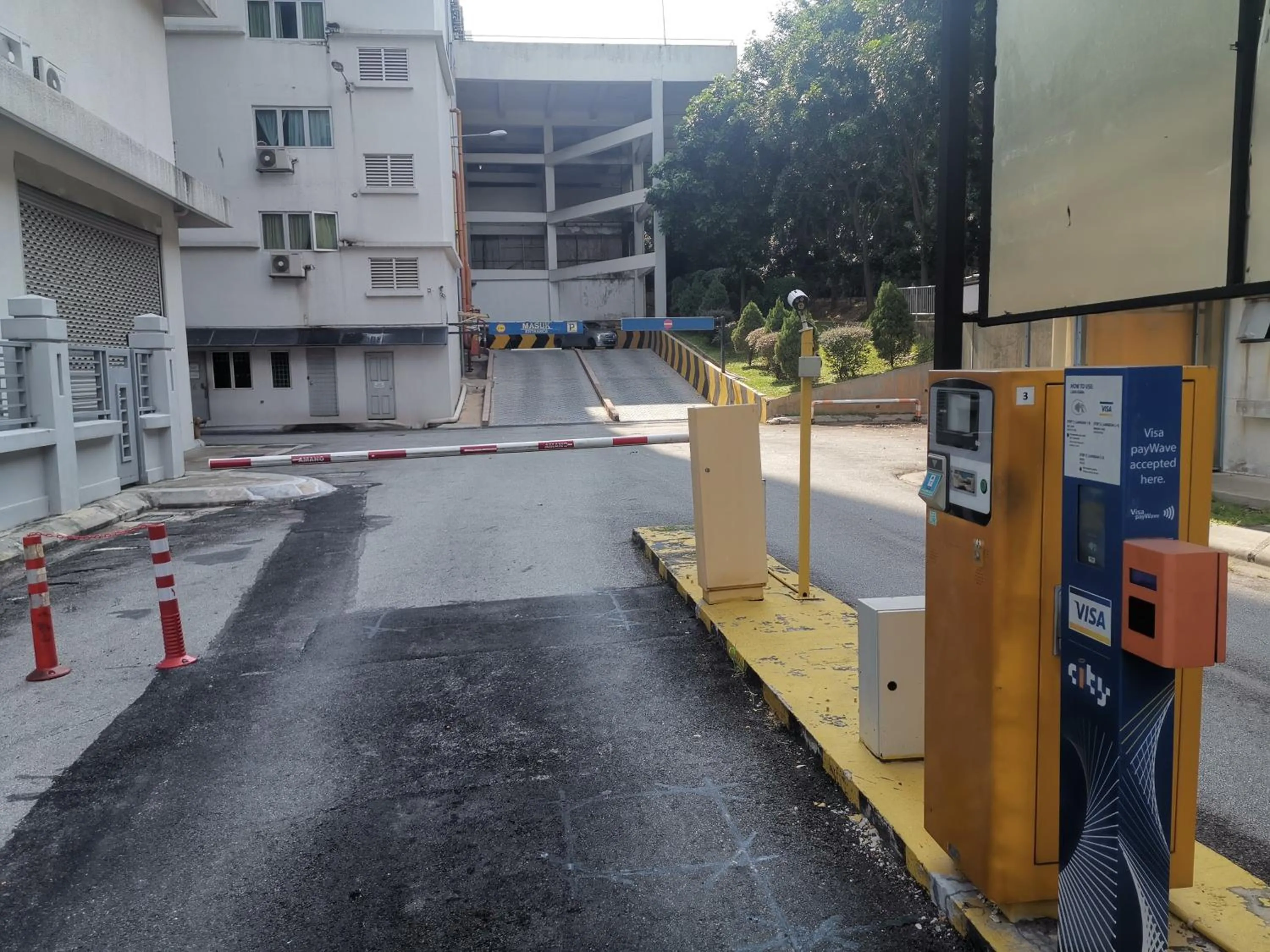 Parking in A's House i-City 1-4pax Studio Netflix Wifi