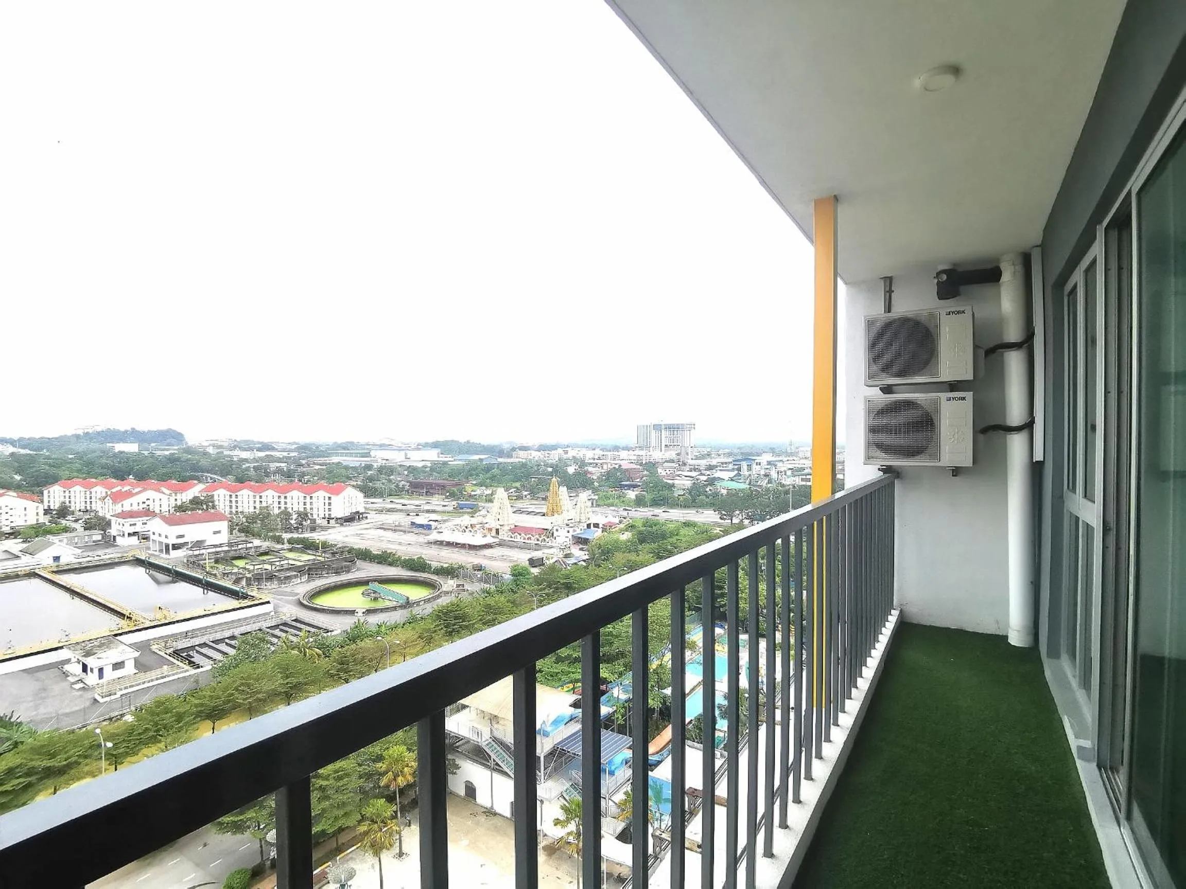 Balcony/Terrace in A's House i-City 1-4pax Studio Netflix Wifi