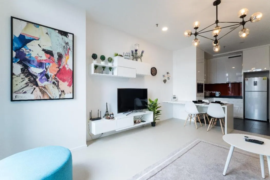 Living room in ARCORIS, MONT KIARA by MK HOME