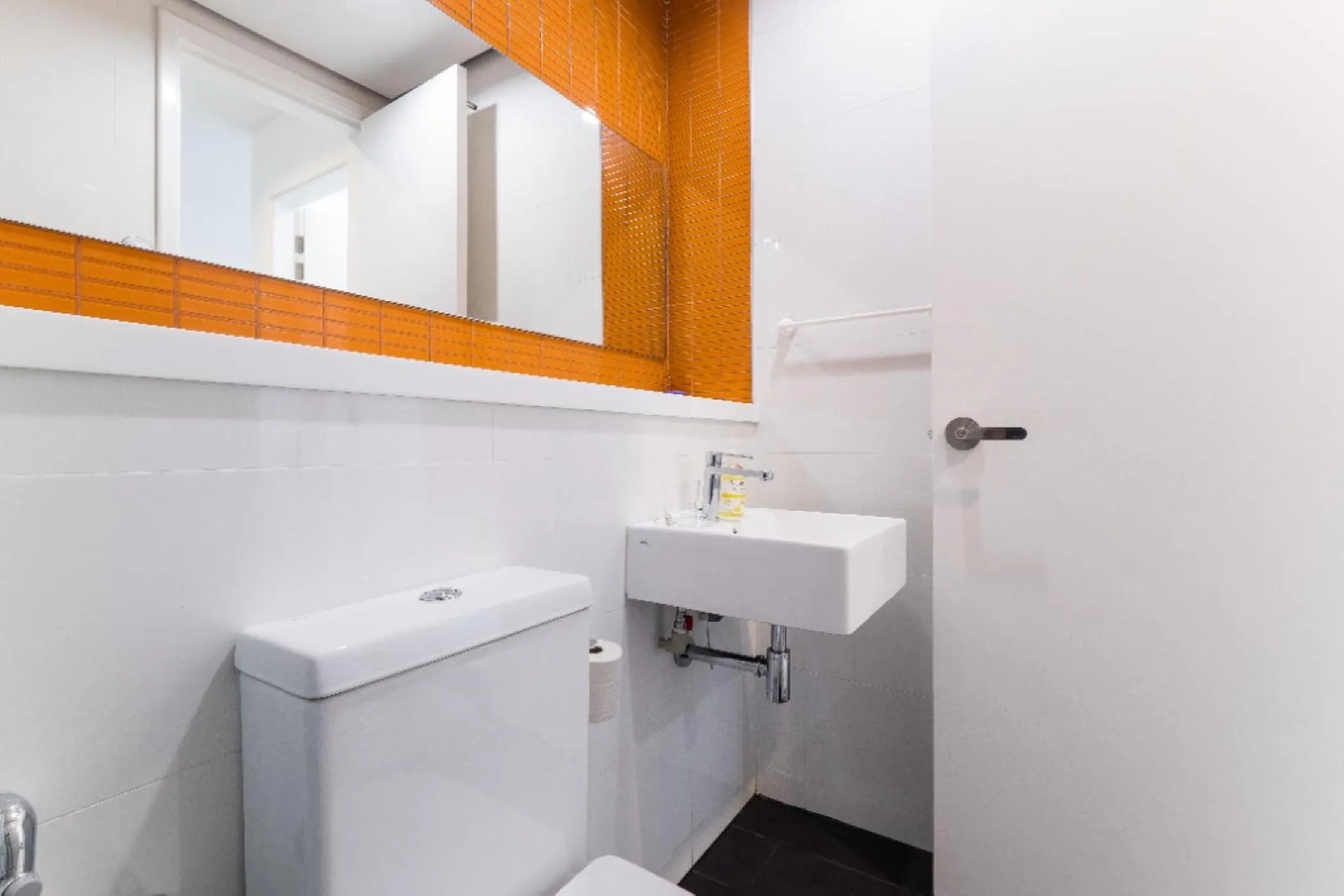 Bathroom in ARCORIS, MONT KIARA by MK HOME