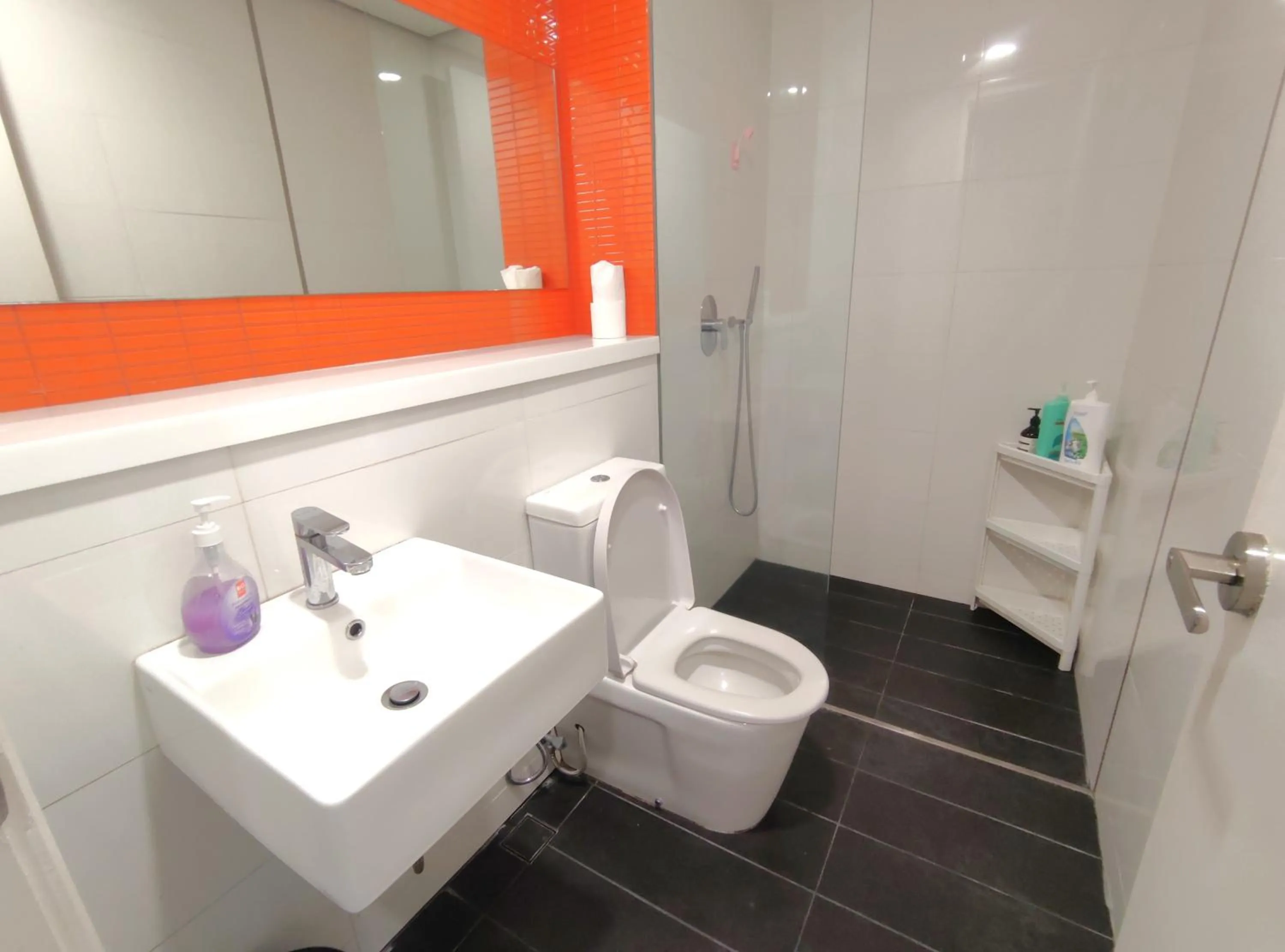 Bathroom in ARCORIS, MONT KIARA by MK HOME