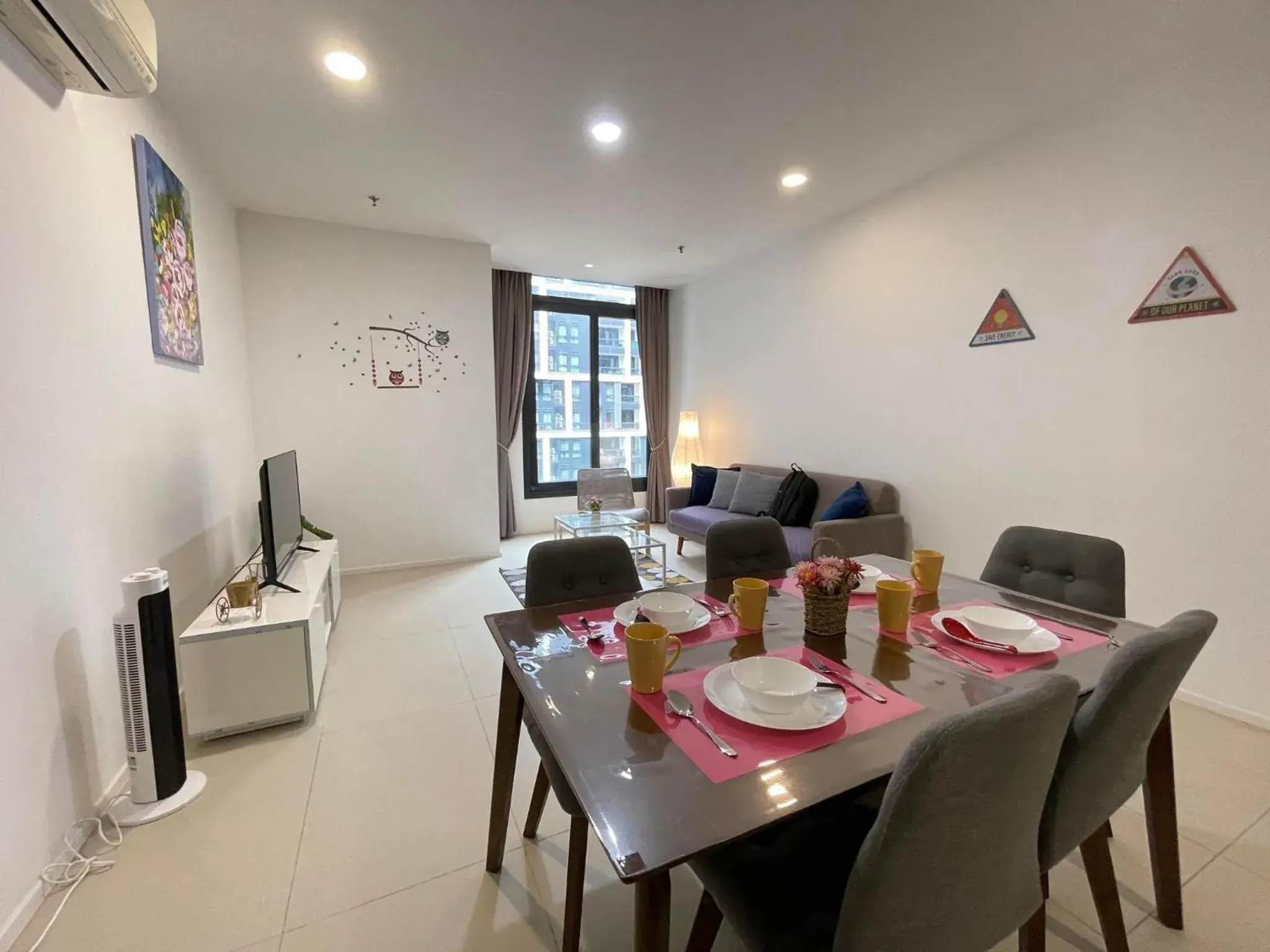 Family Room with Garden View in ARCORIS, MONT KIARA by MK HOME Family Room with Garden View in ARCORIS, MONT KIARA by MK HOME