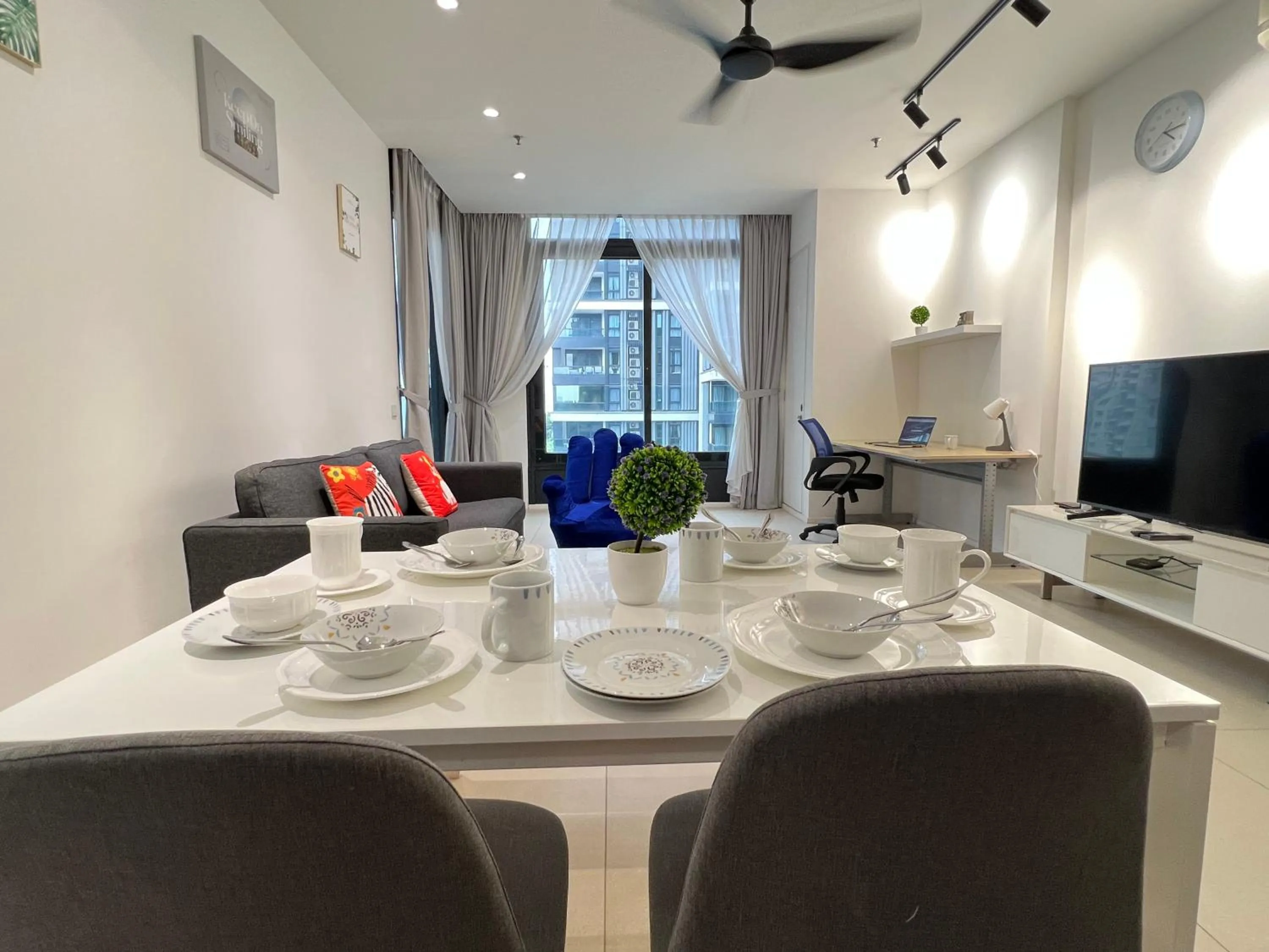 ARCORIS, MONT KIARA by MK HOME