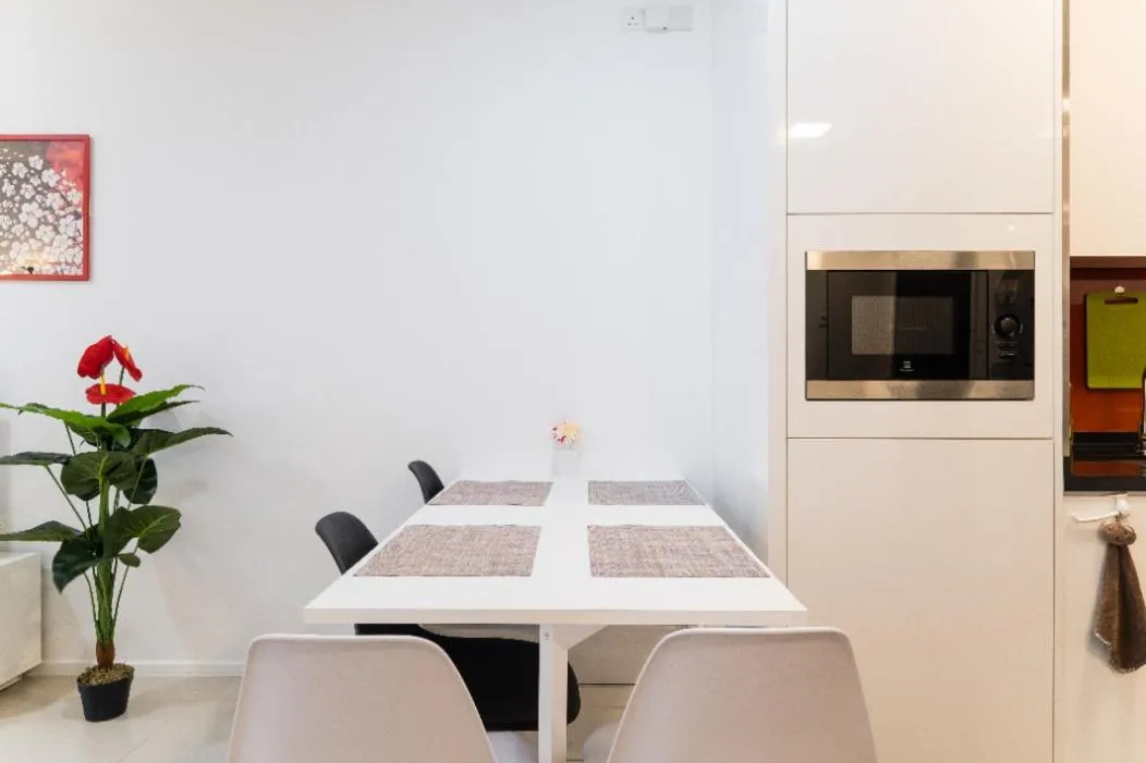 Dining area in ARCORIS, MONT KIARA by MK HOME