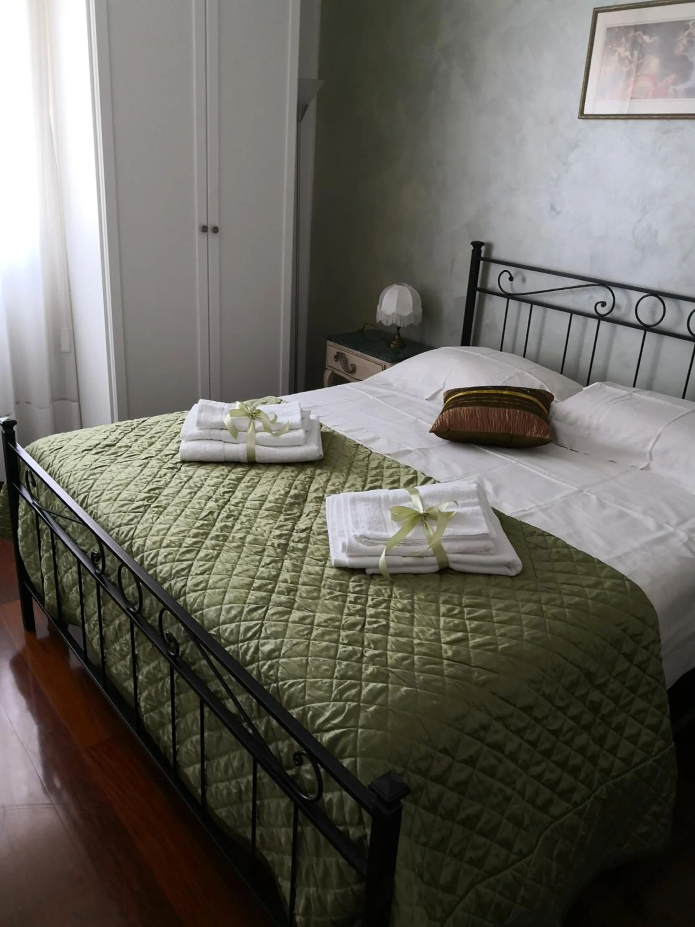 towels, Bed in B&B Villa Lilla