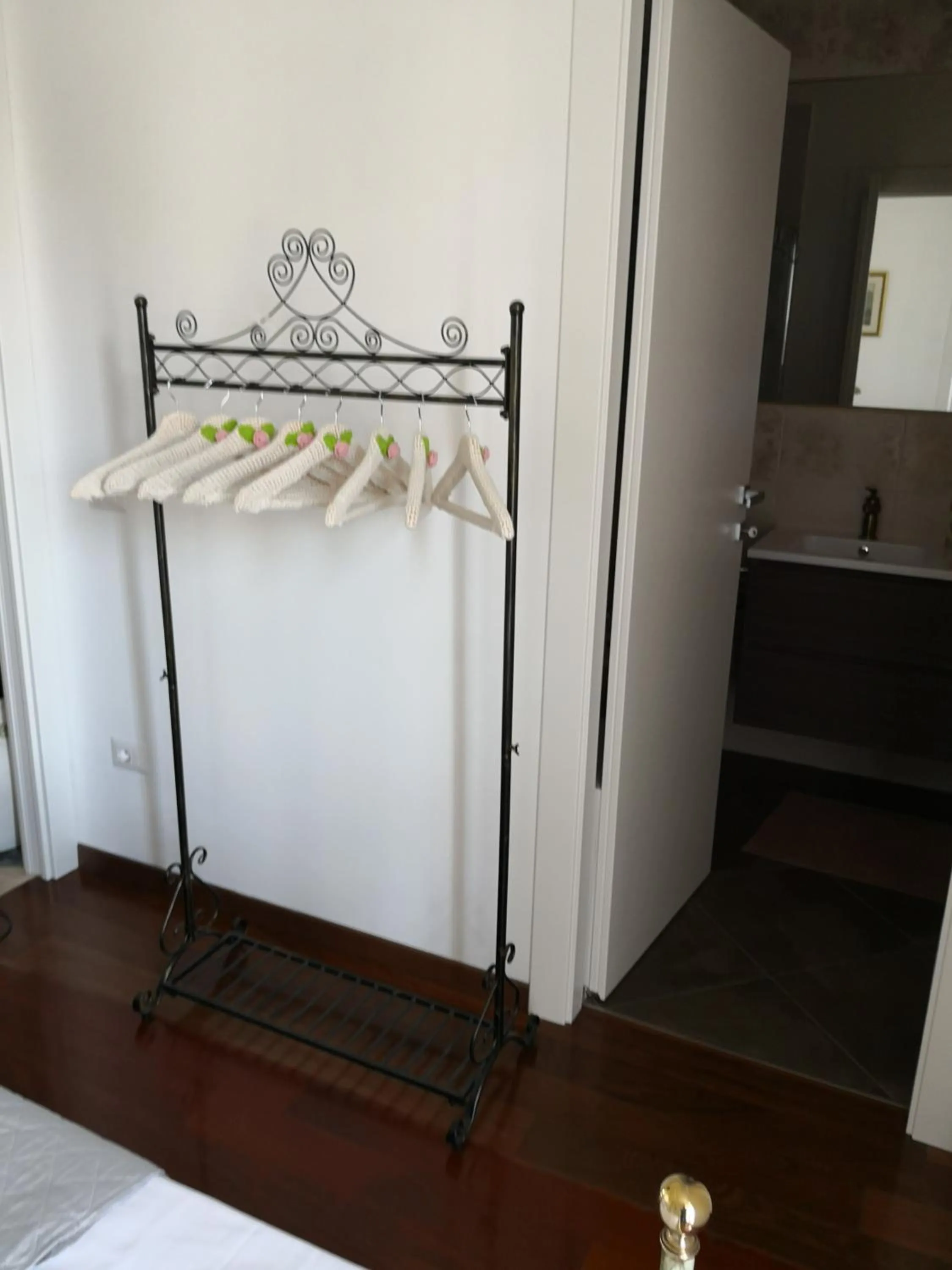 wardrobe in B&B Villa Lilla