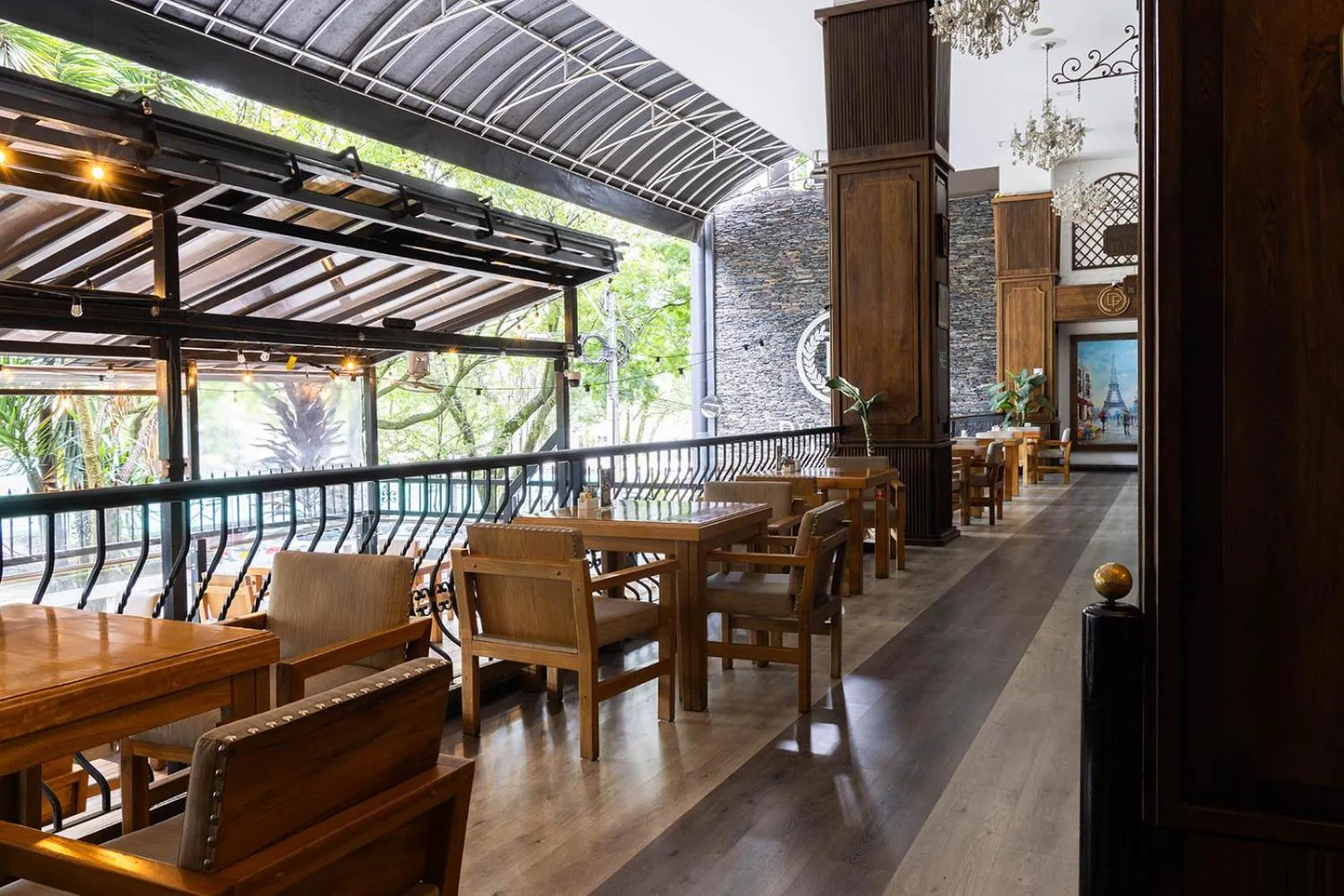 Restaurant/places to eat in Hotel Du Parc