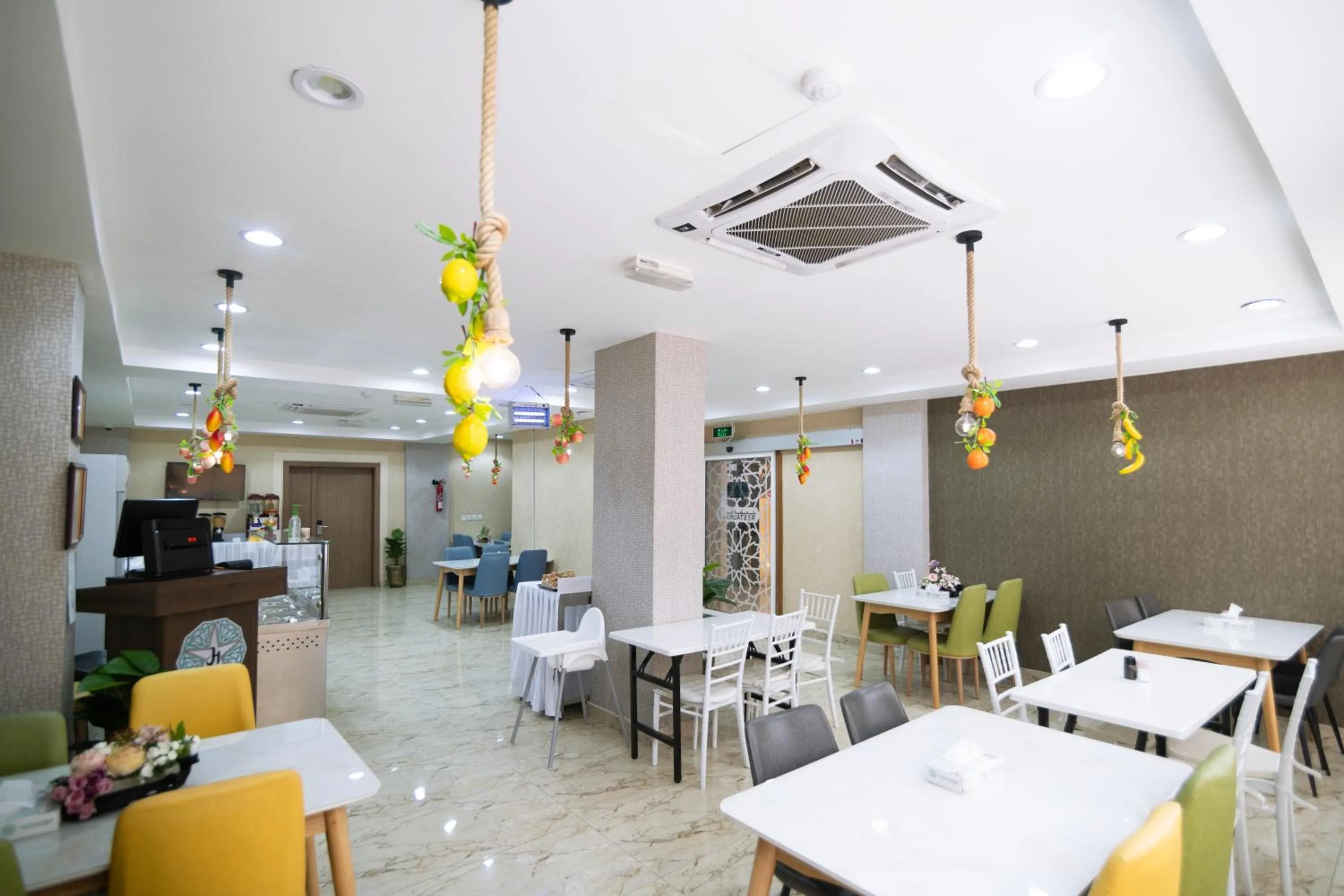 Restaurant/places to eat in Diamond Star Hotel فندق النجمة الماسية