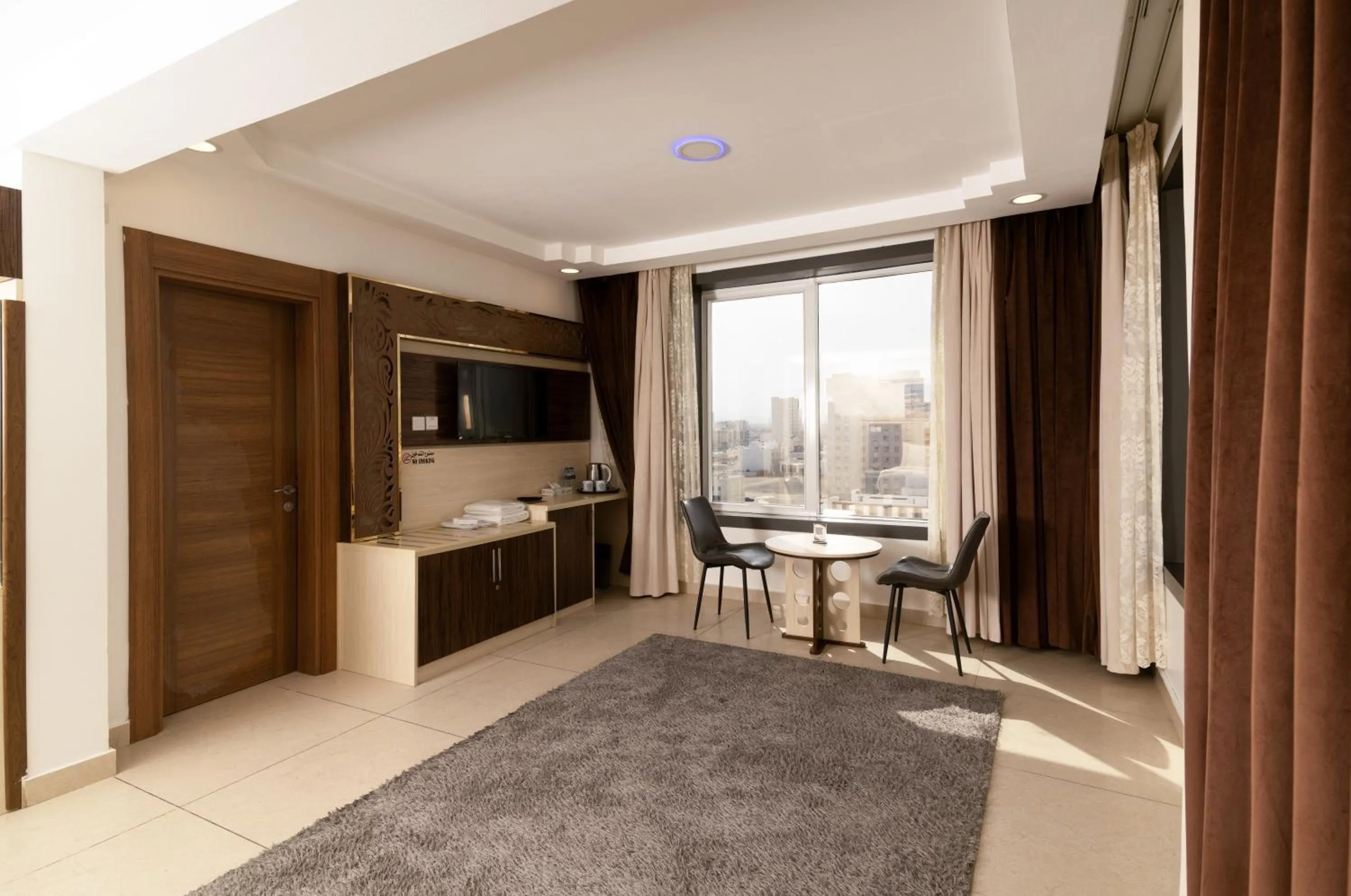 Seating area, Bed in Diamond Star Hotel فندق النجمة الماسية