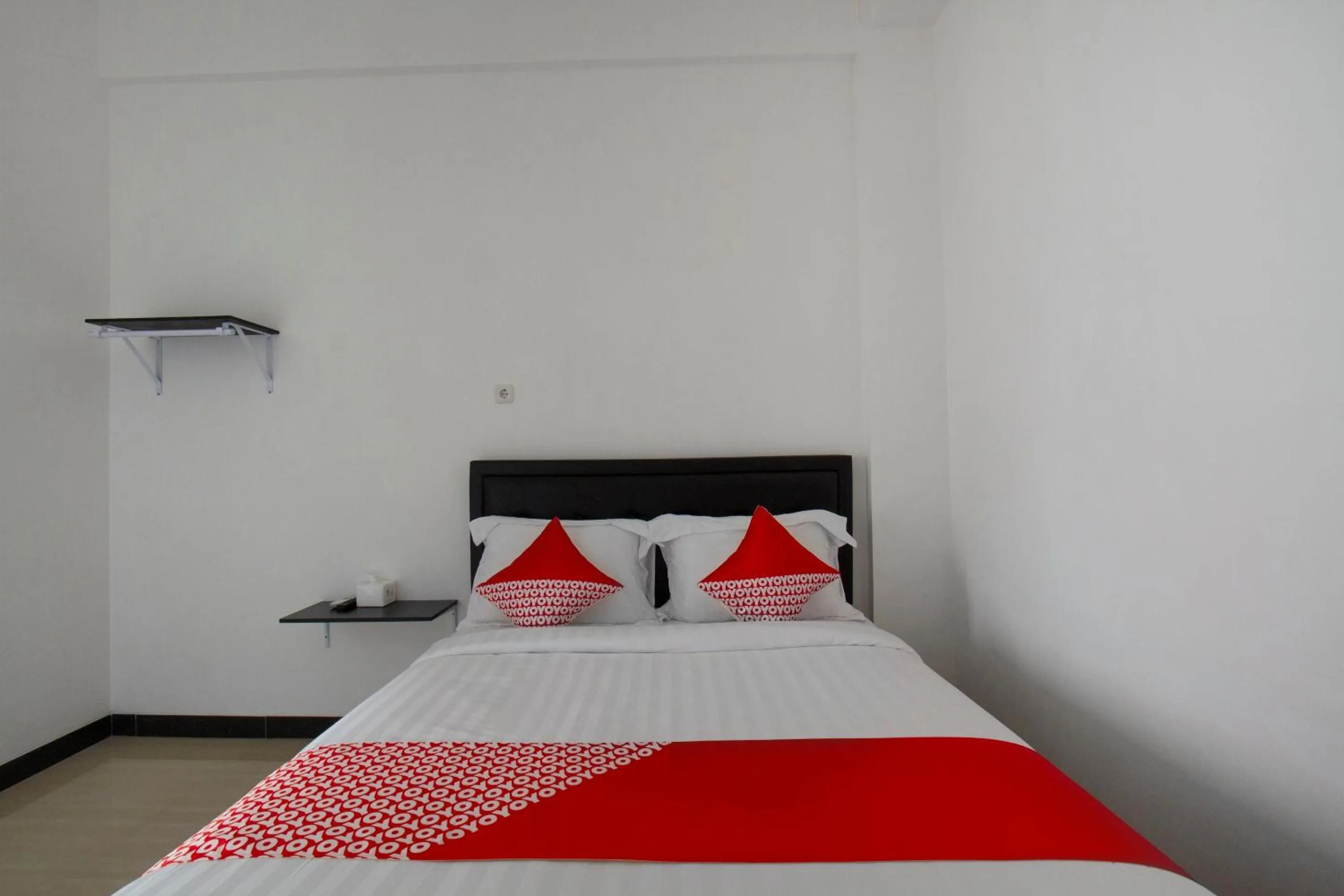 Bedroom, Bed in Hotel O Forrest’inn