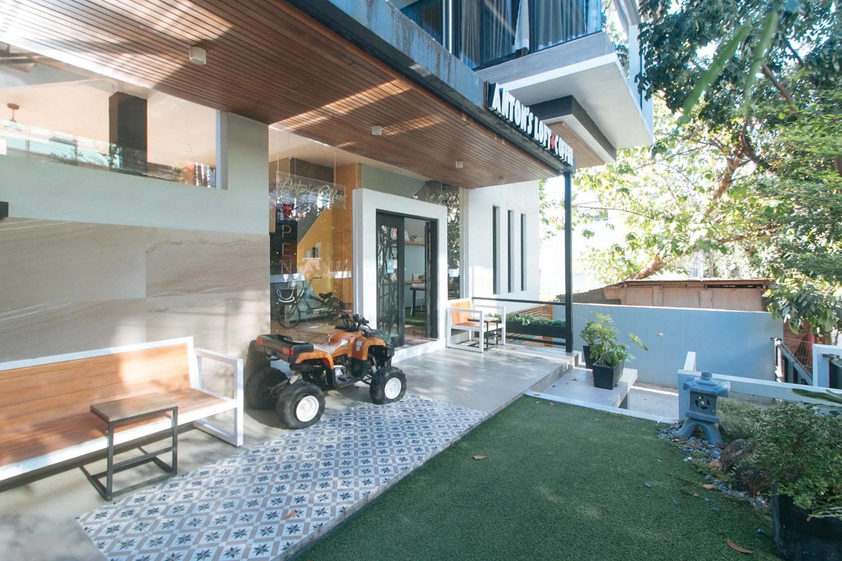 Patio in RedDoorz at Anton's Loft Designer Resort Pansol Calamba Laguna