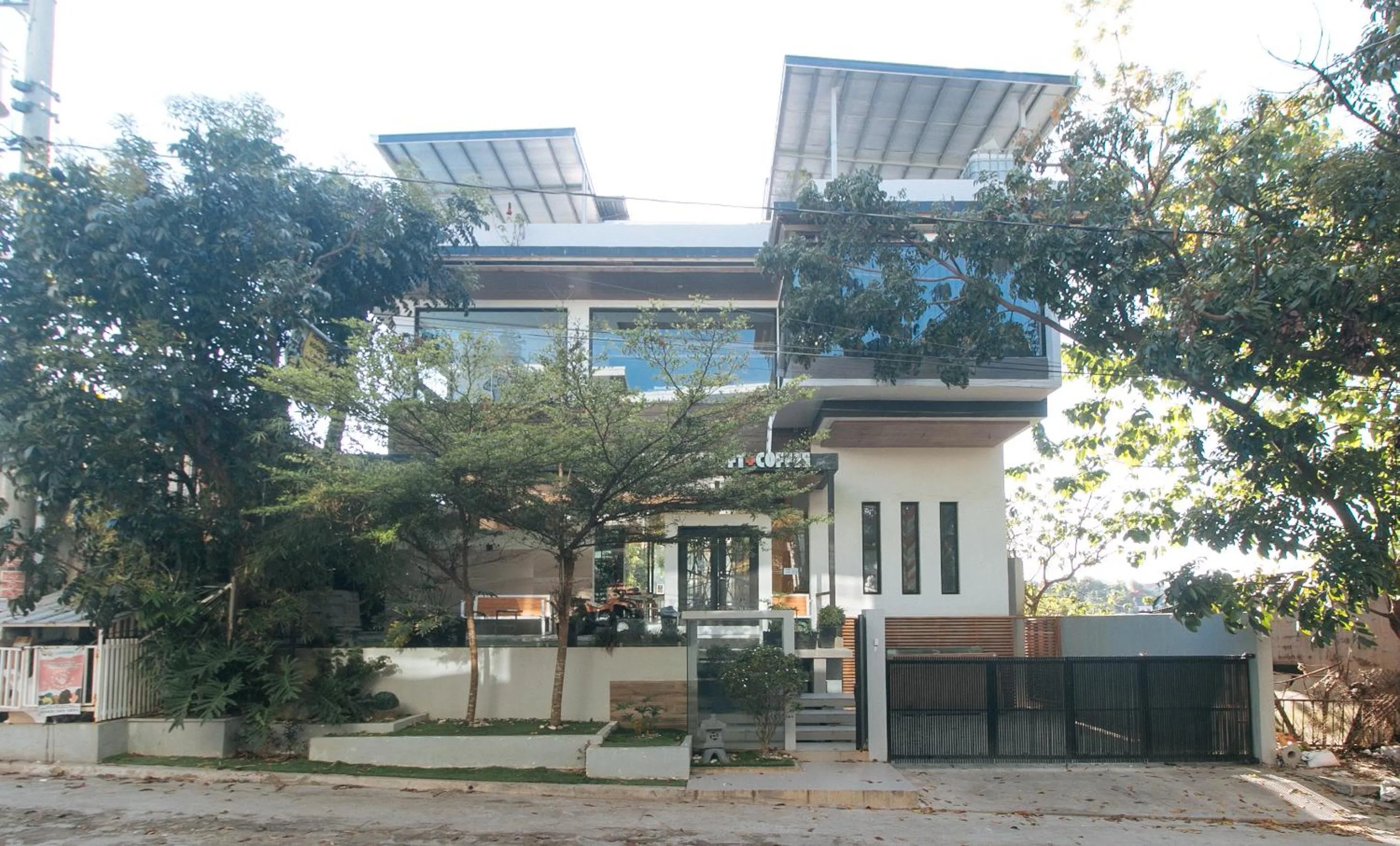 Property building in RedDoorz at Anton's Loft Designer Resort Pansol Calamba Laguna