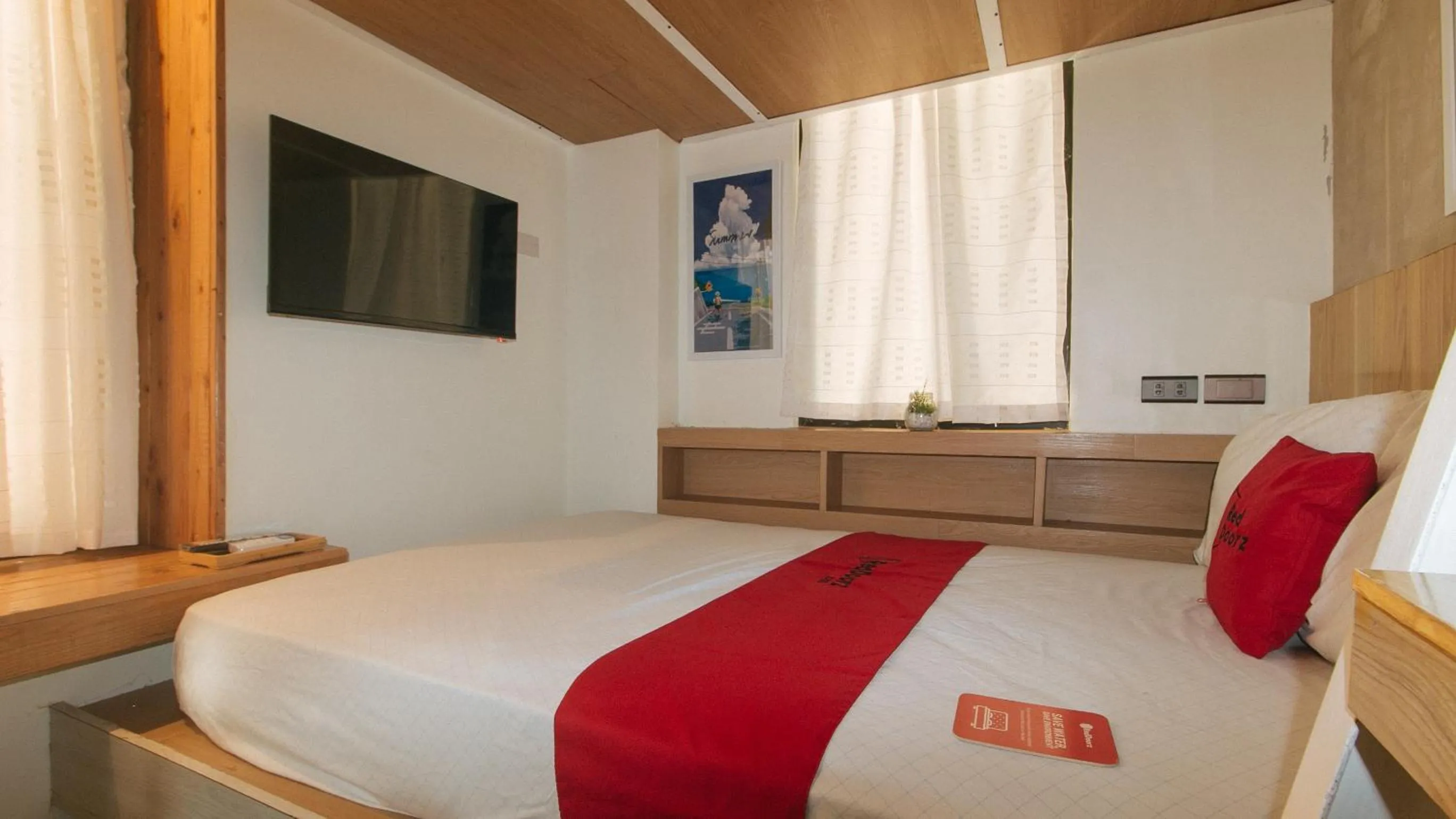 TV and multimedia, Bed in RedDoorz at Anton's Loft Designer Resort Pansol Calamba Laguna