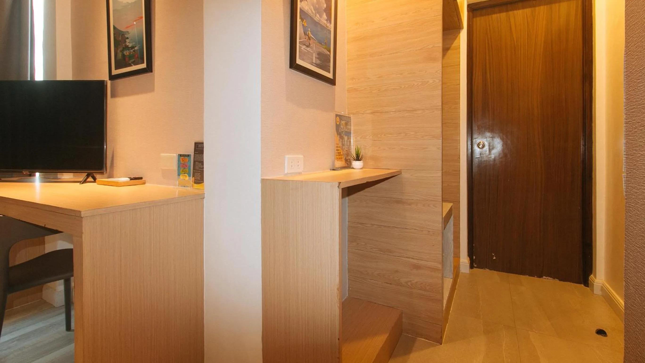 wardrobe in RedDoorz at Anton's Loft Designer Resort Pansol Calamba Laguna