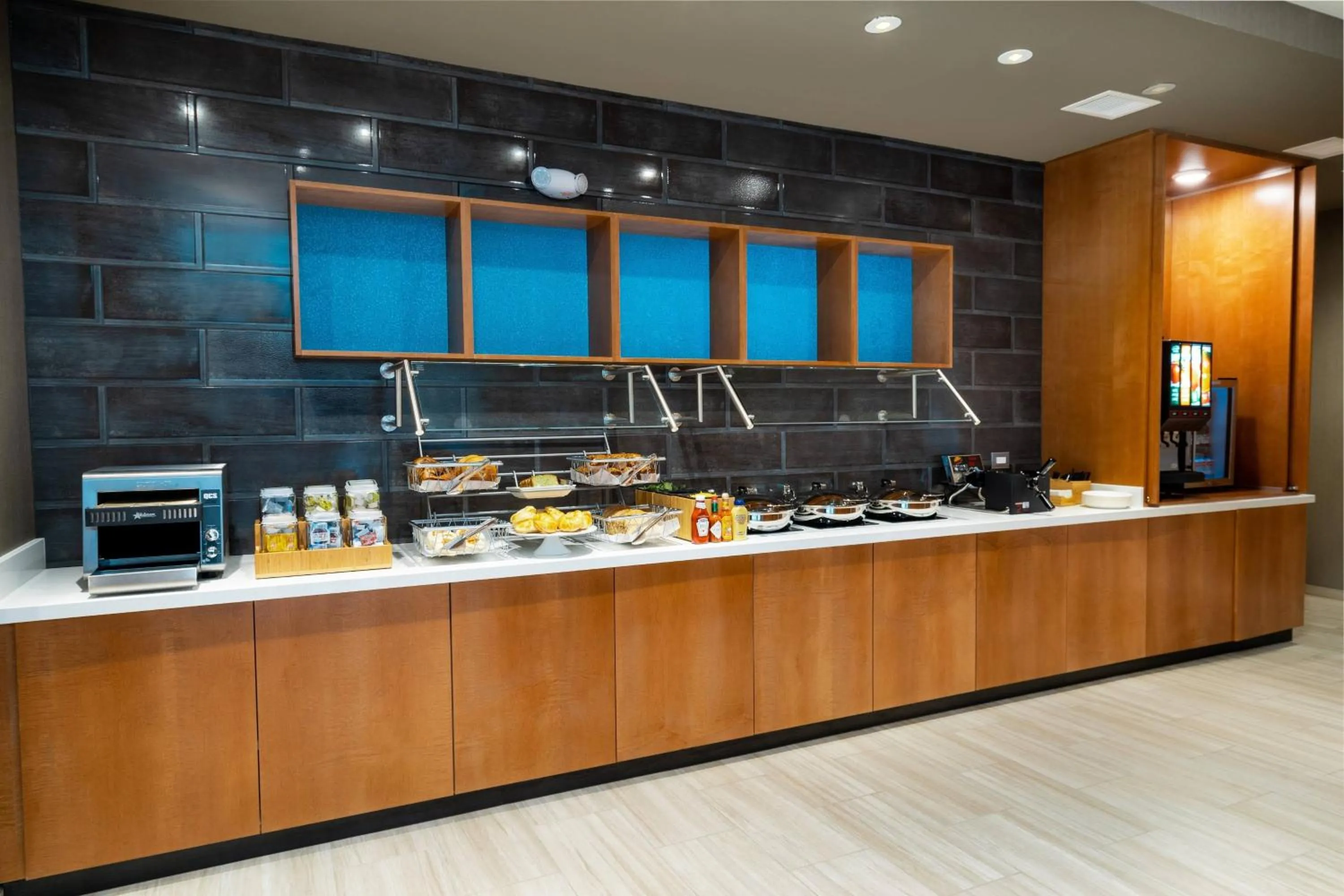 Breakfast in SpringHill Suites Spokane Airport